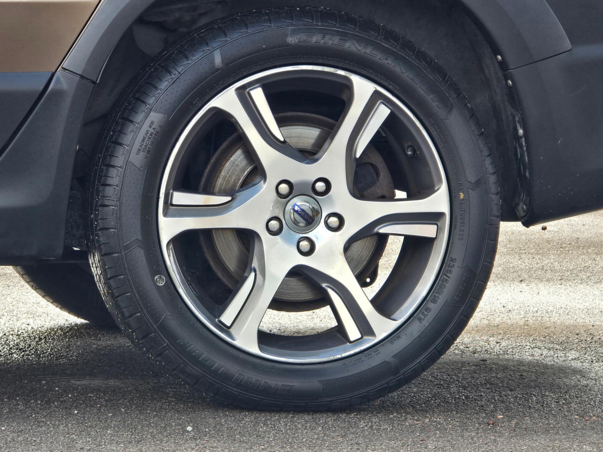 Volvo XC70 - Image 12