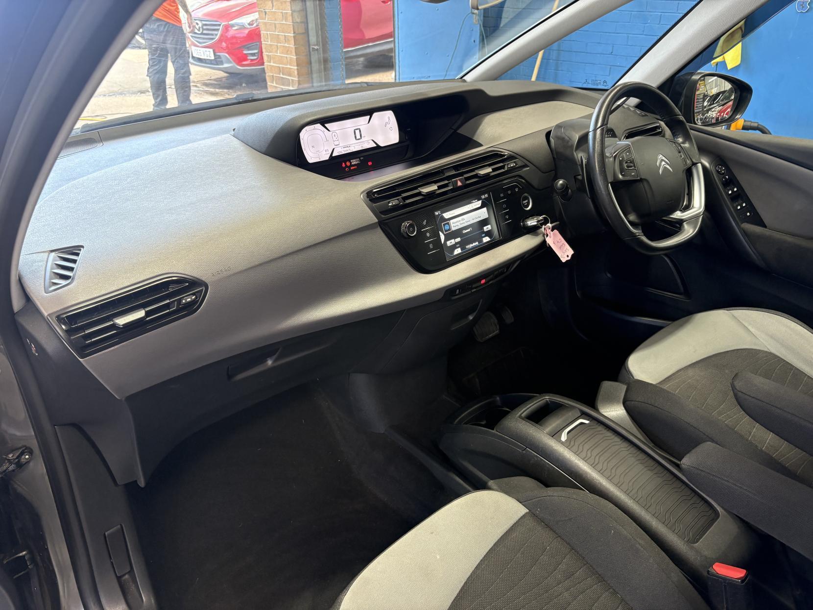 Citroen C4 Picasso - Image 17