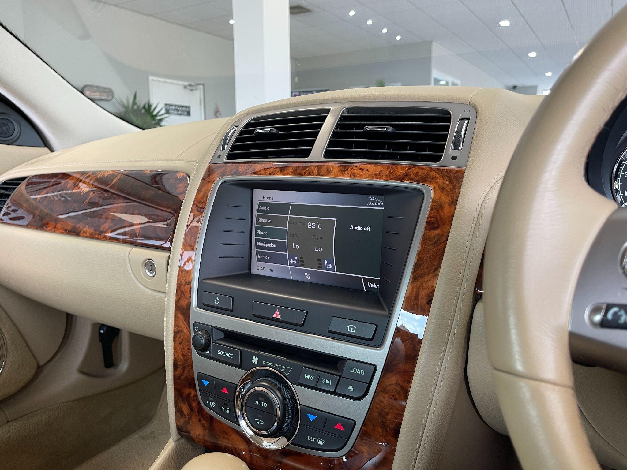 Jaguar XK - Image 22