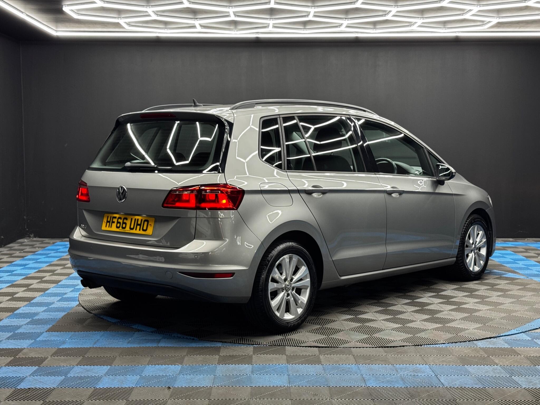 Volkswagen GOLF SV - Image 5