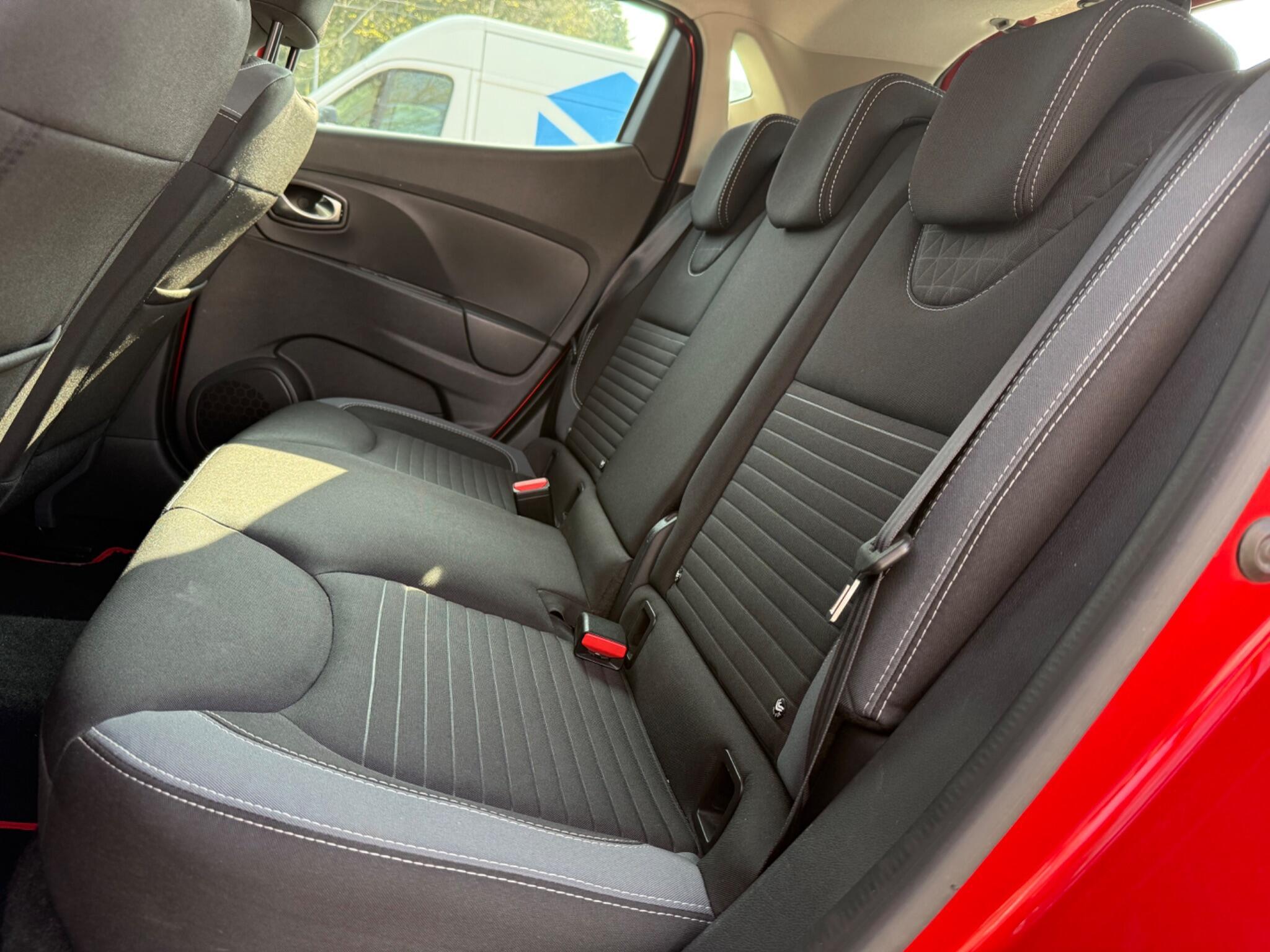 Renault Clio - Image 23