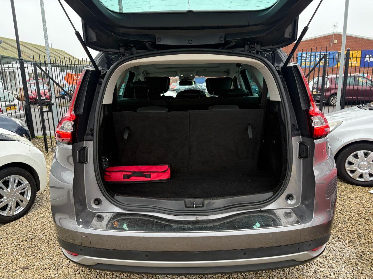 Renault Grand Scenic - Image 9