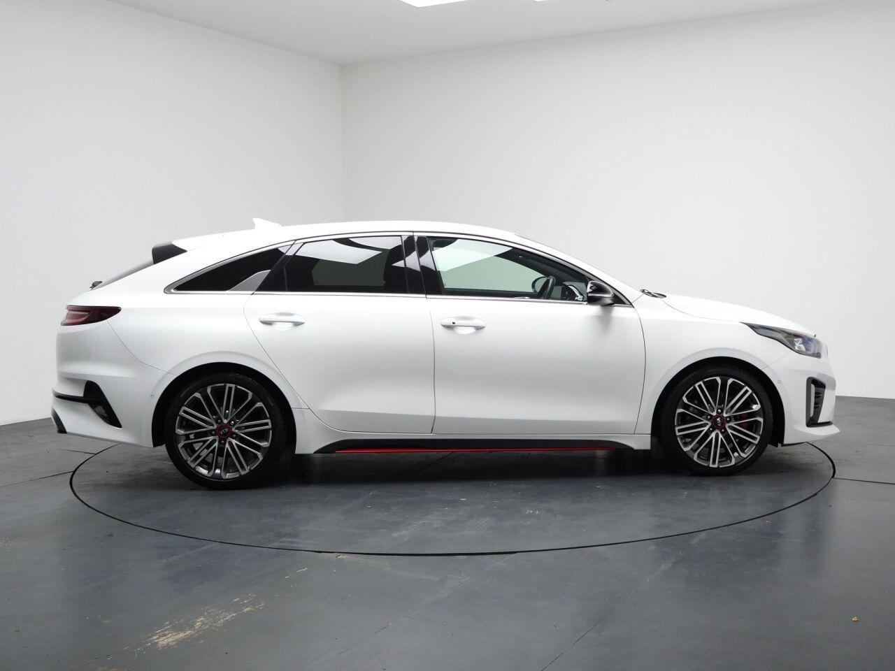 Kia ProCeed - Image 8