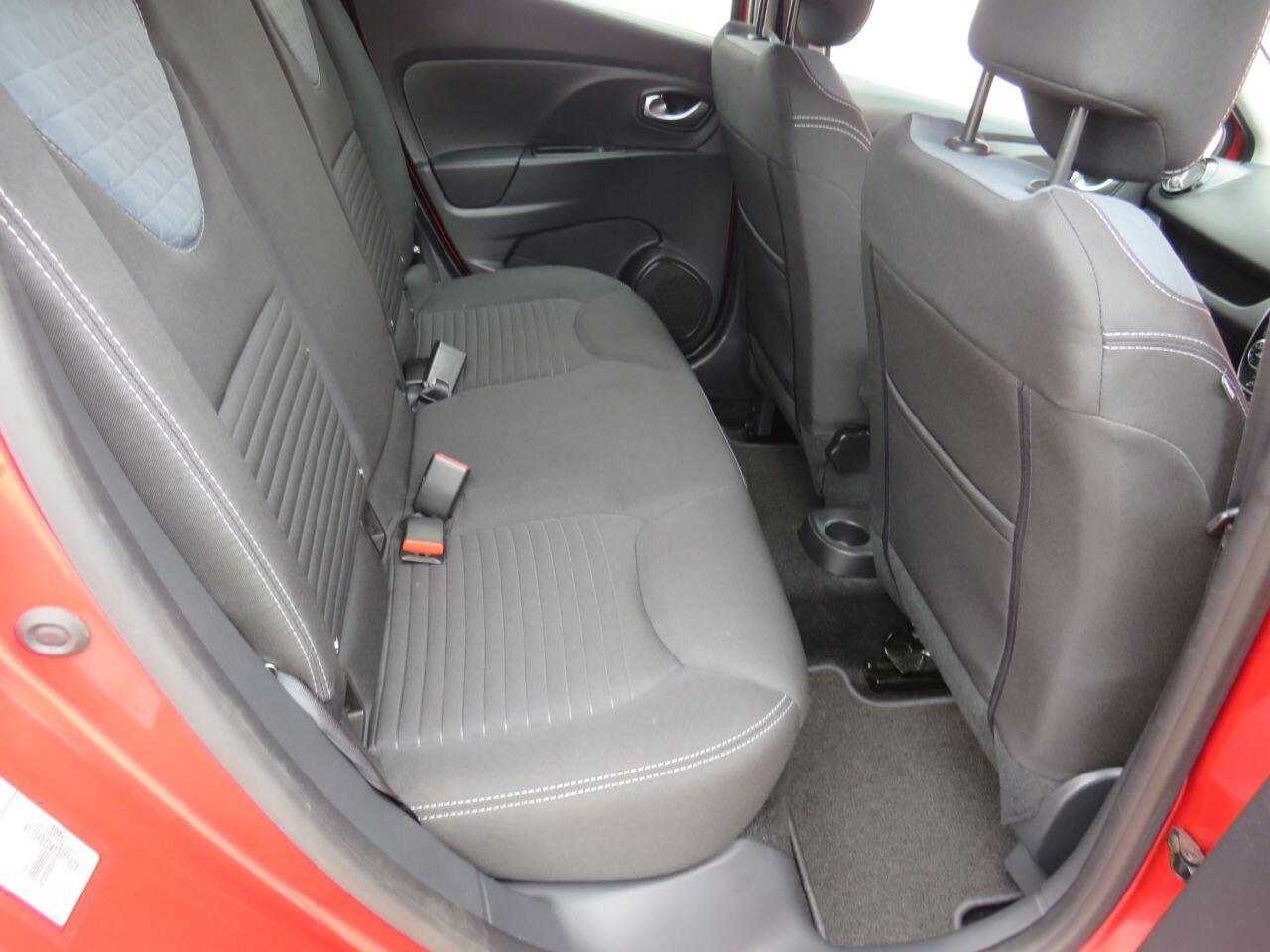 Renault Clio - Image 8