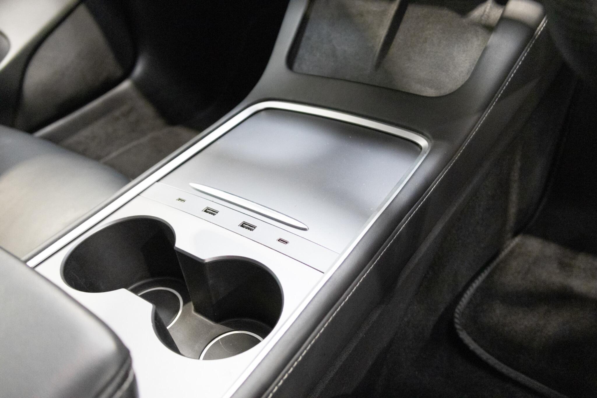 Tesla Model 3 - Image 23