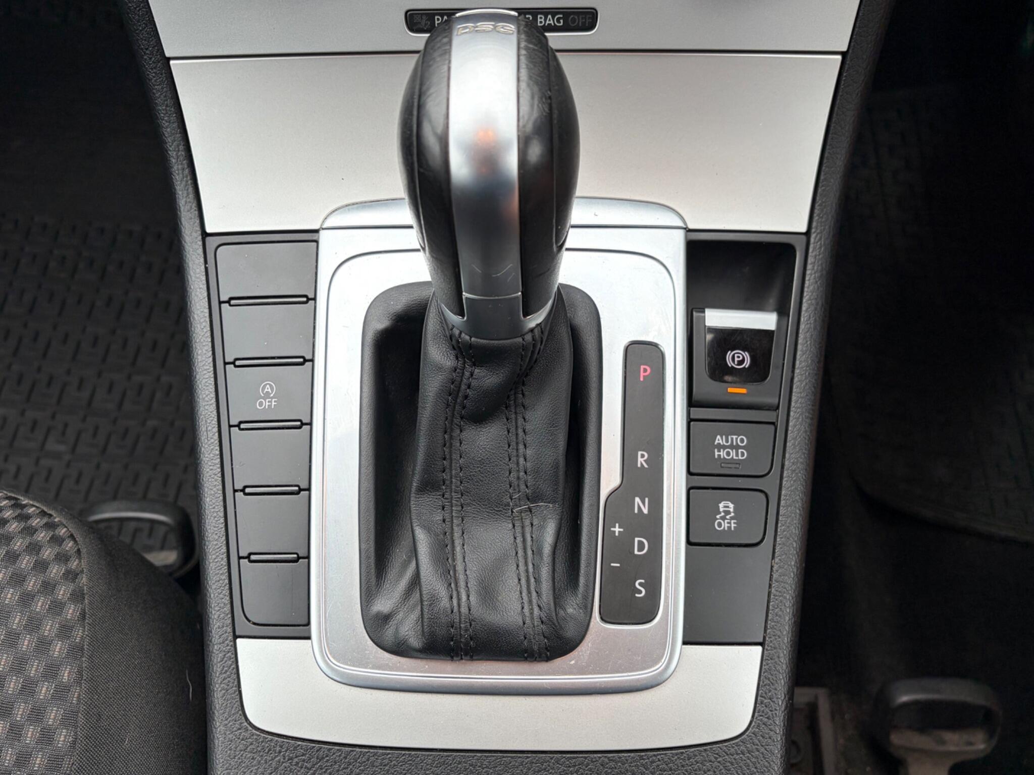 Volkswagen Passat - Image 17