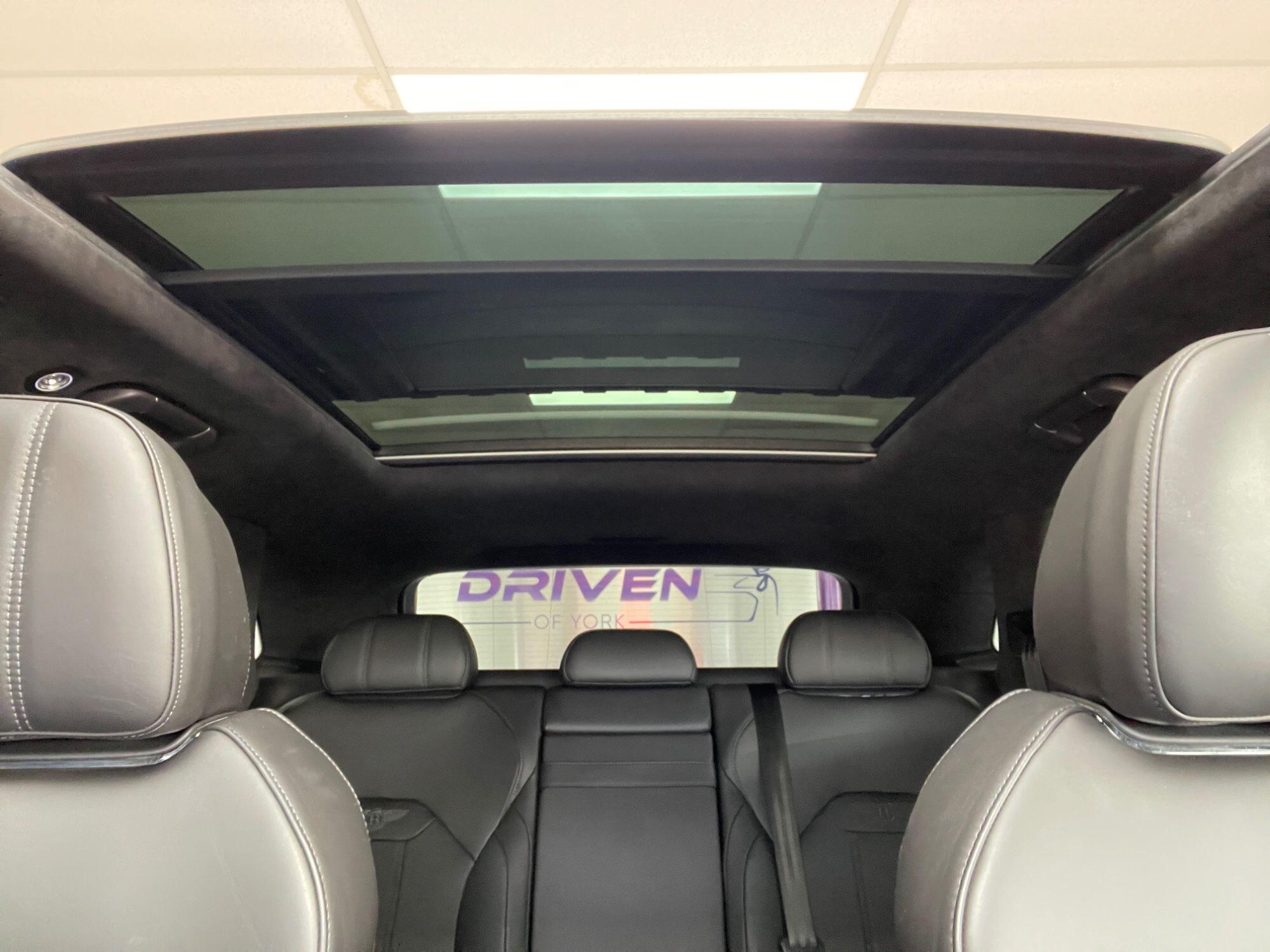 Bentley Bentayga - Image 60