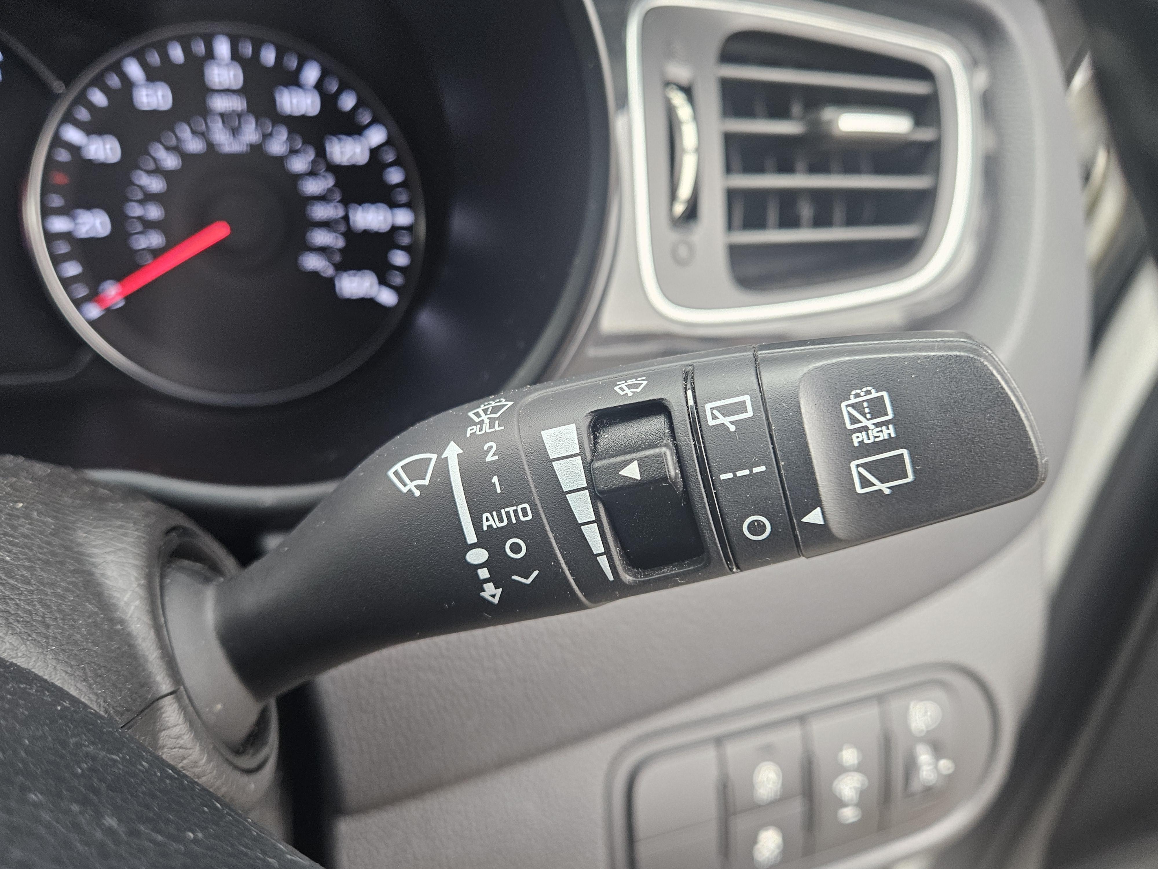 Kia Carens - Image 34