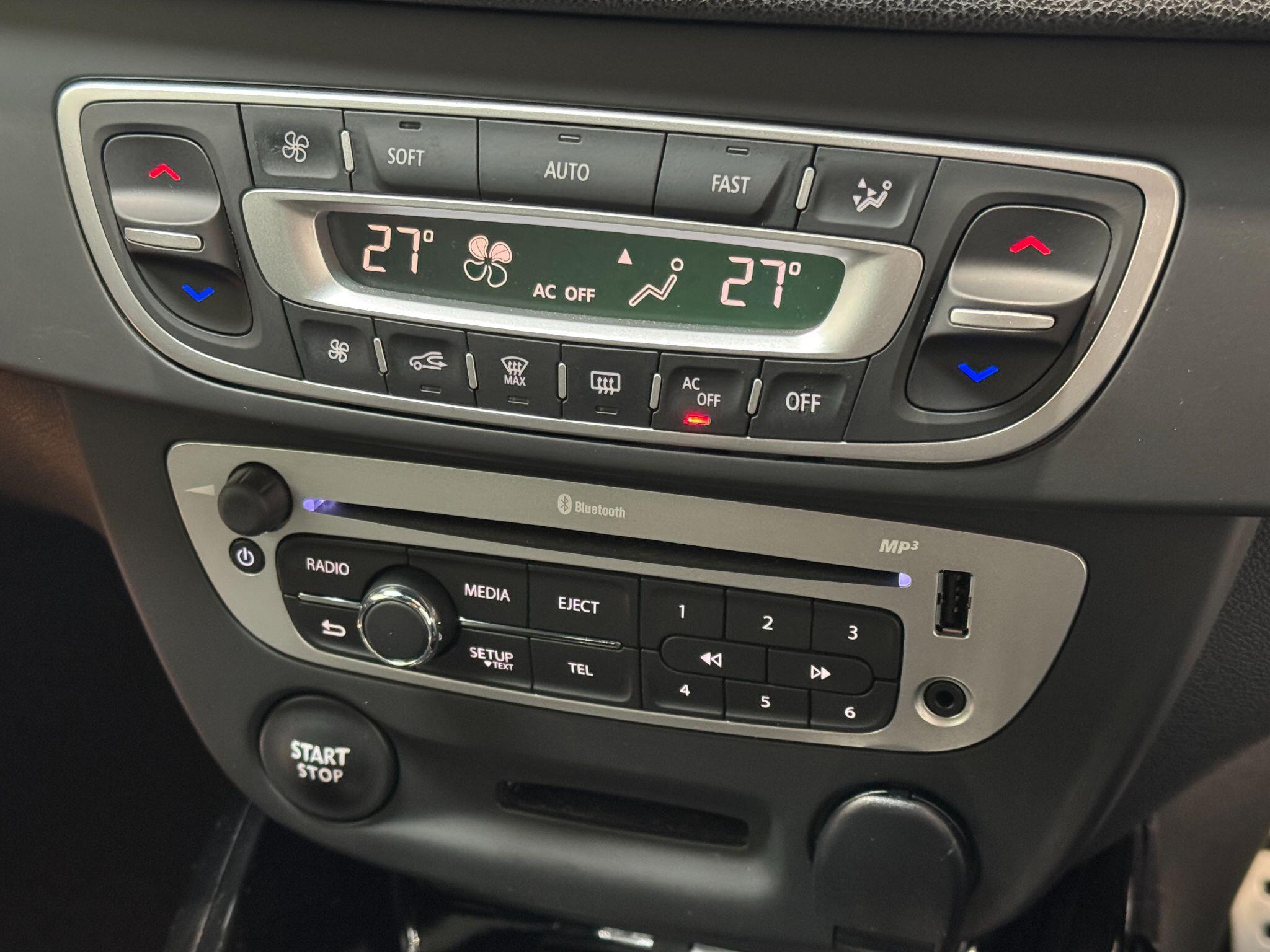 Renault Megane - Image 68