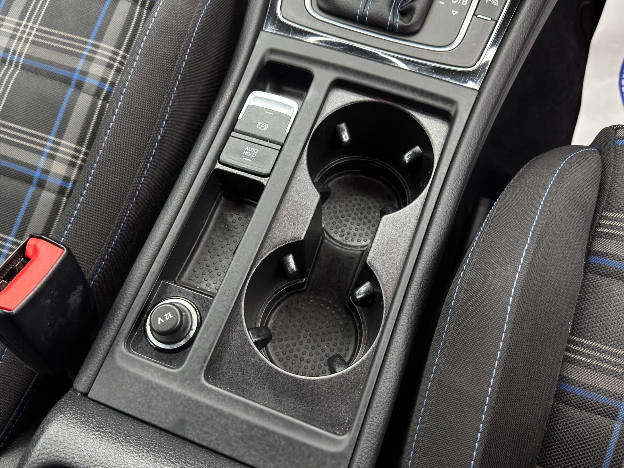 Volkswagen Golf - Image 24