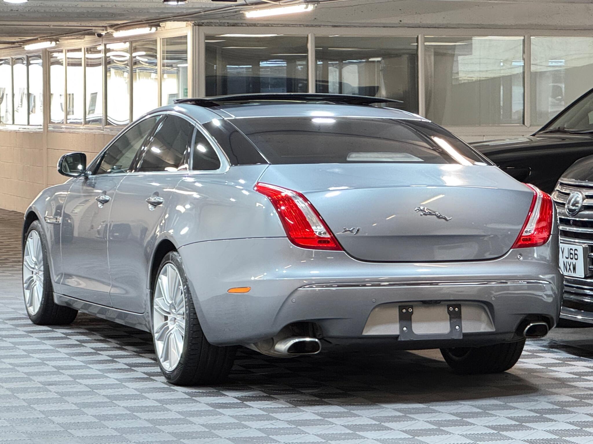 Jaguar XJ - Image 3