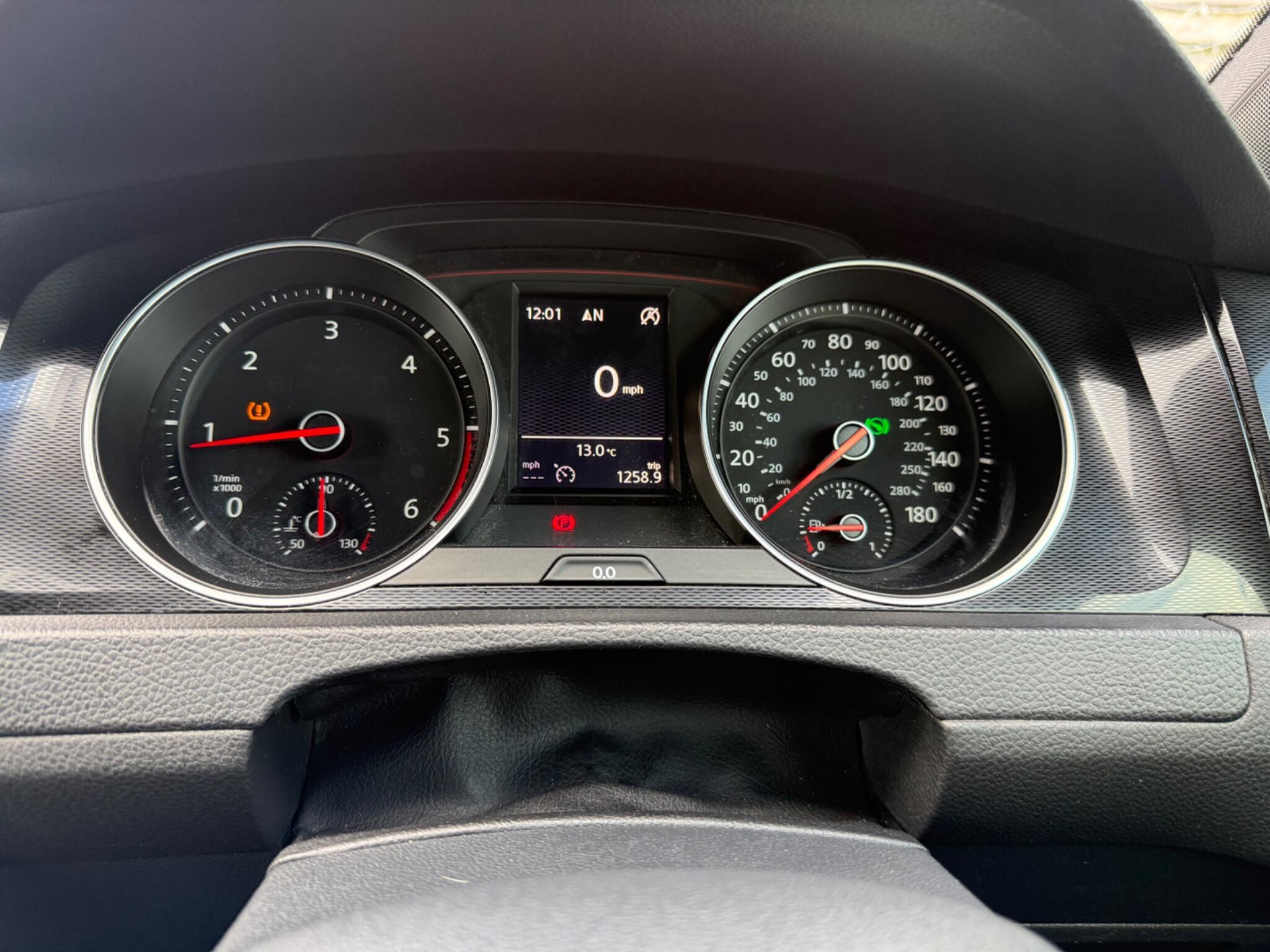 Volkswagen Golf - Image 9
