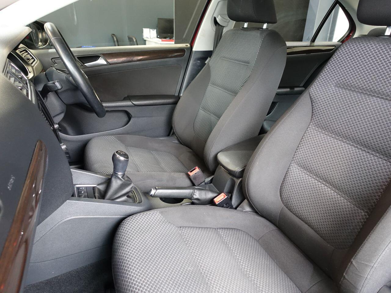 Volkswagen Jetta - Image 15