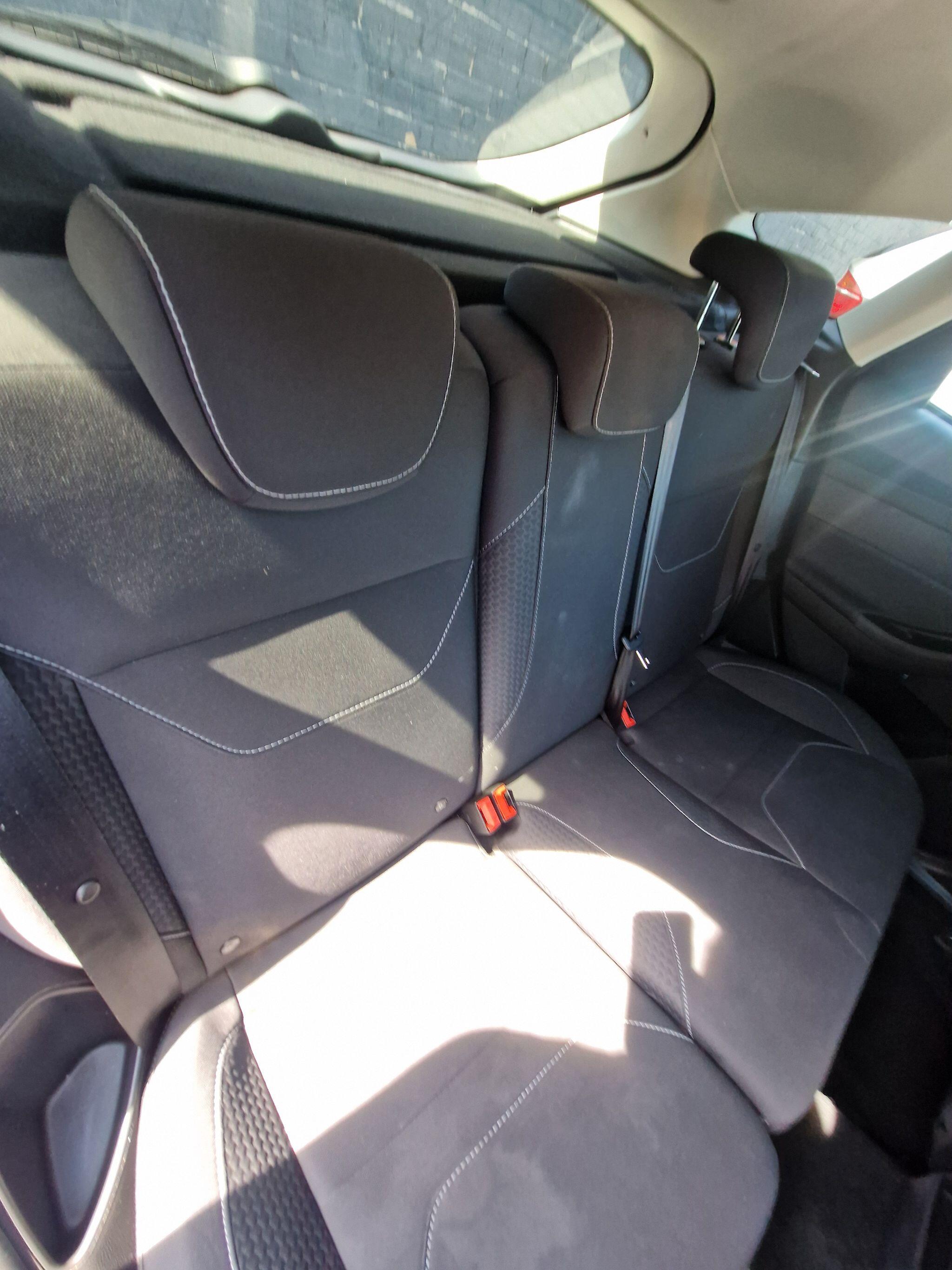 Ford Focus - Image 20
