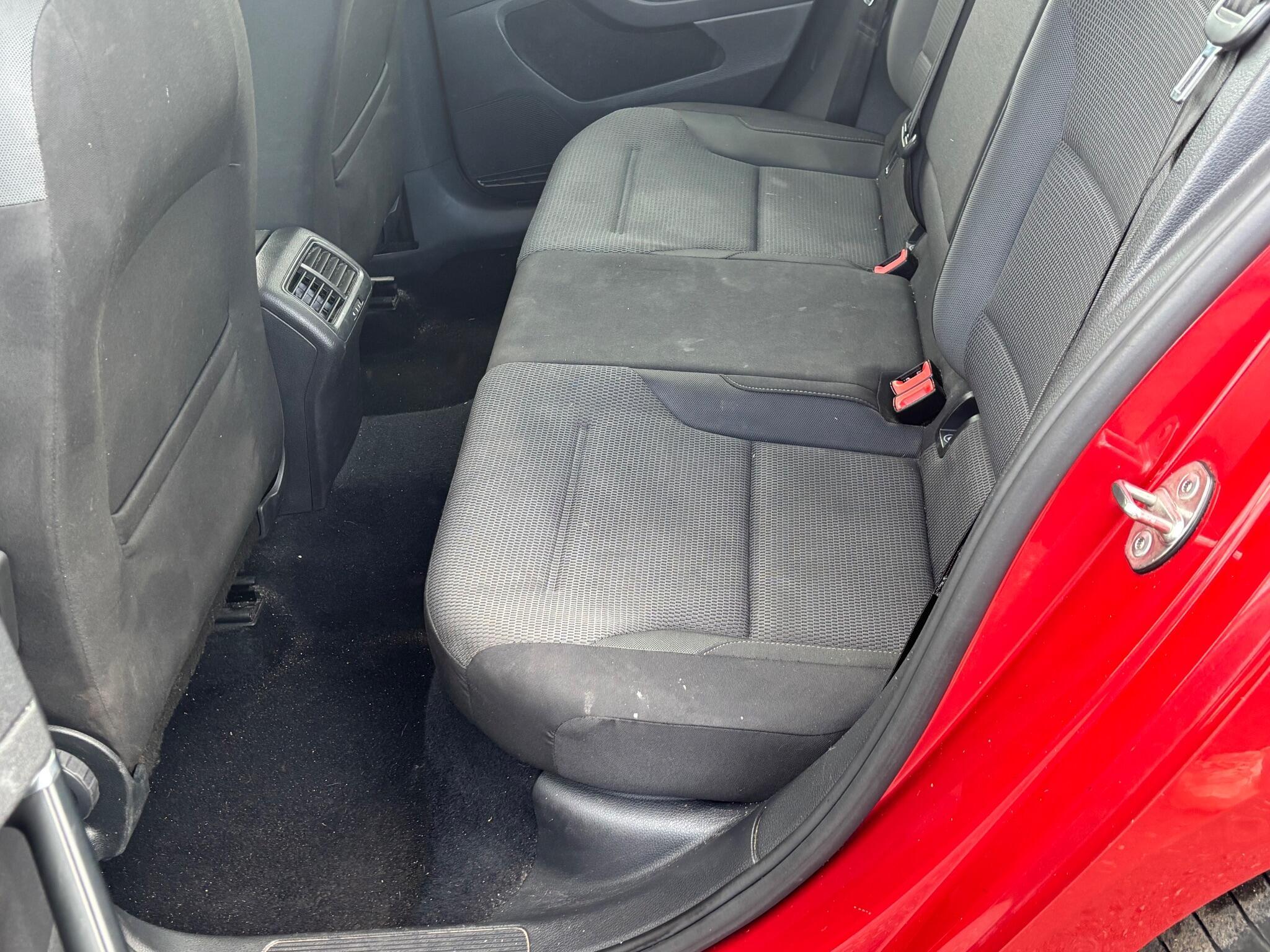 Volkswagen Golf - Image 22