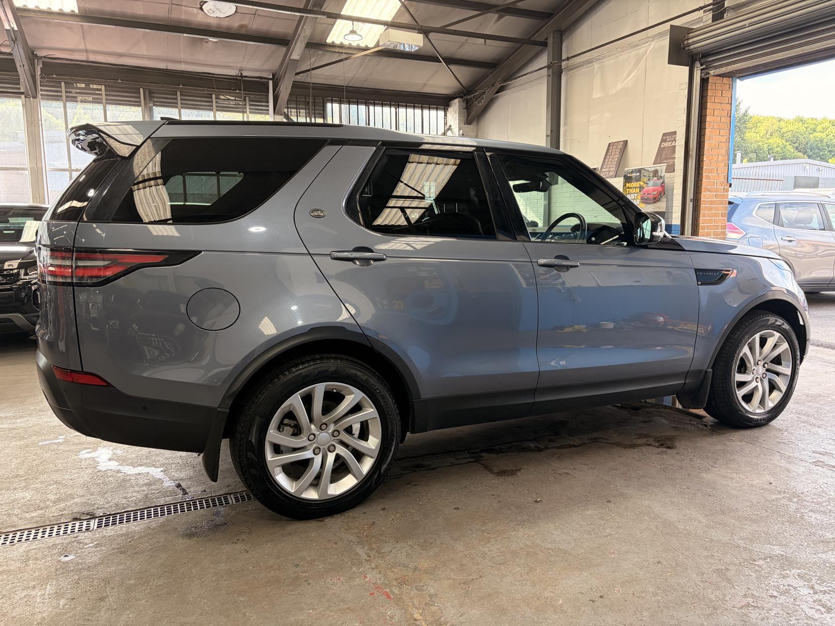 Land Rover Discovery - Image 8