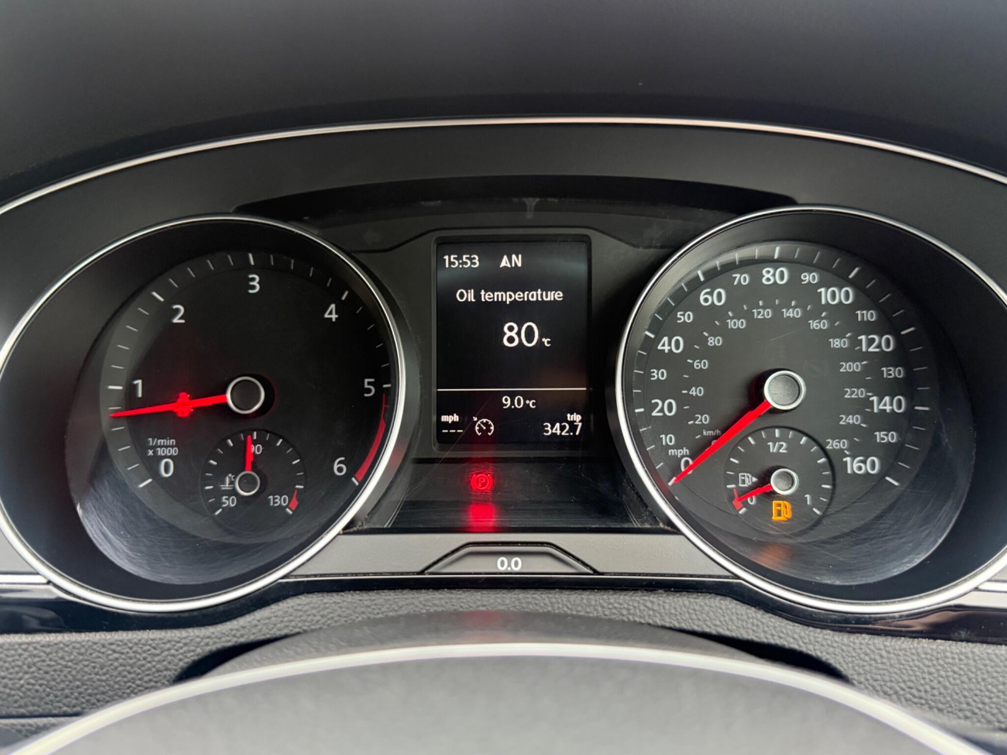 Volkswagen Passat - Image 34