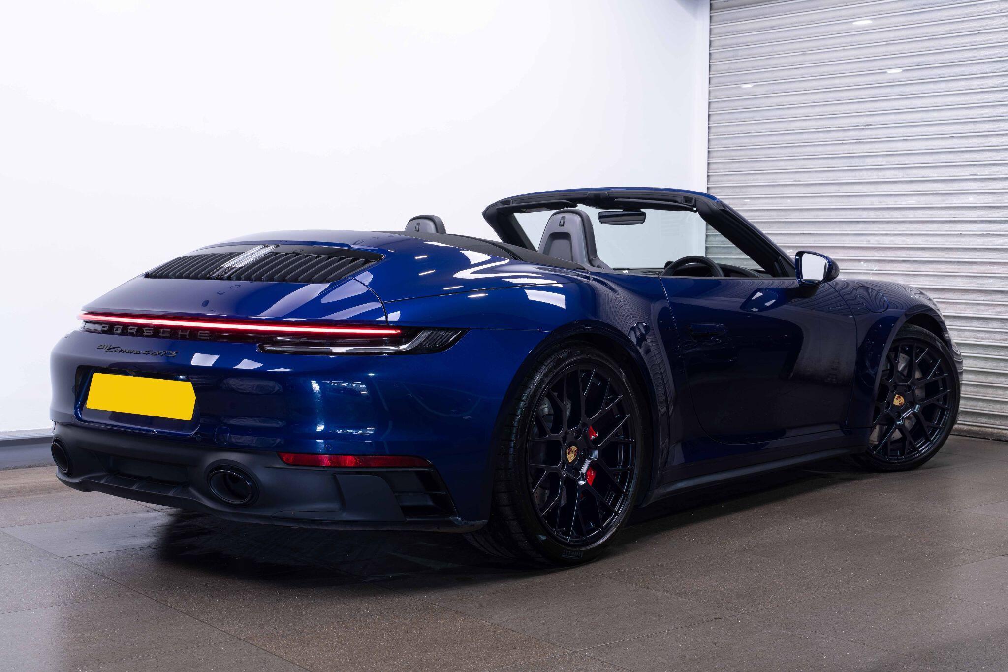 Porsche 911 - Image 2