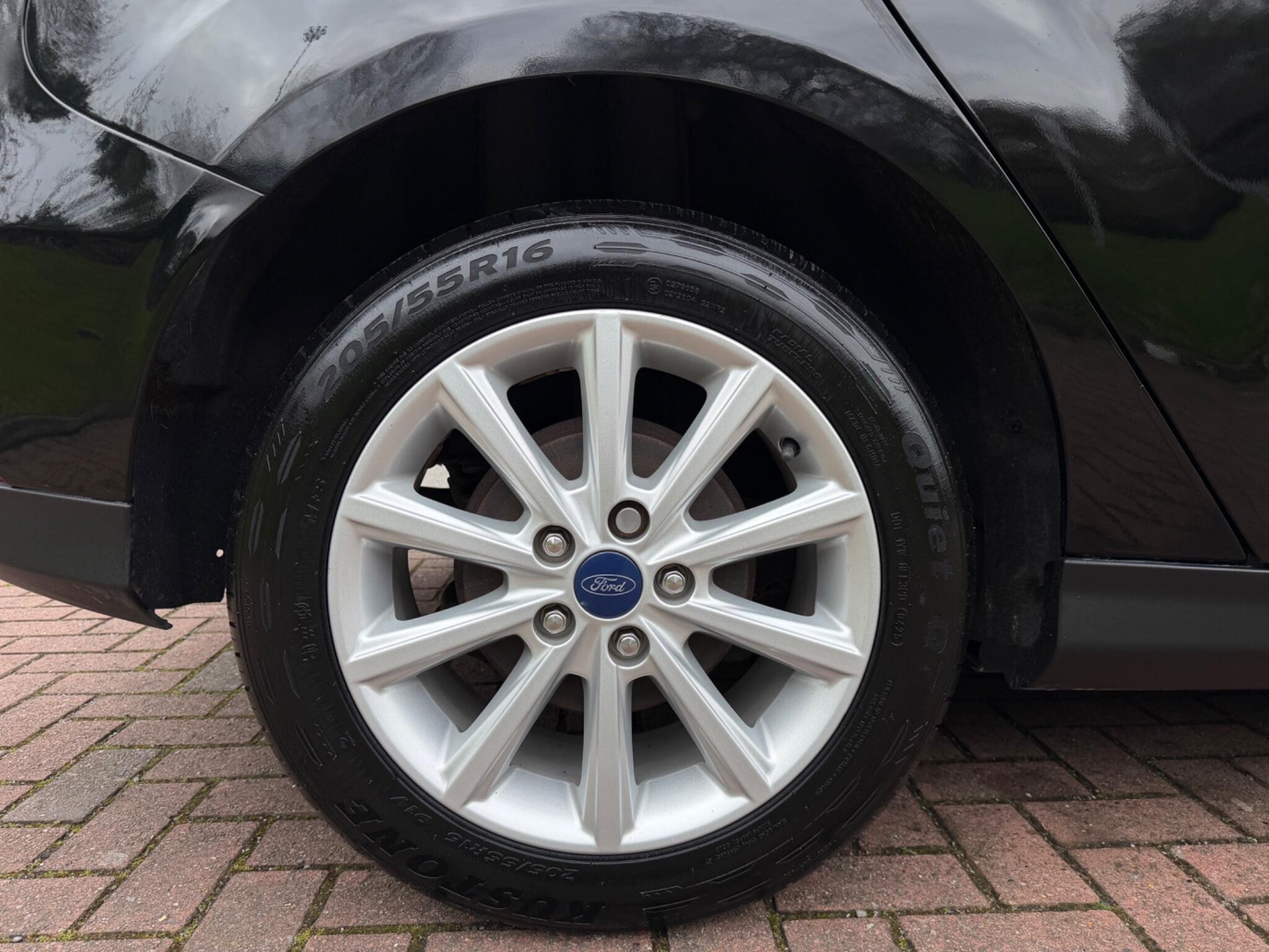 Ford Focus - Image 15