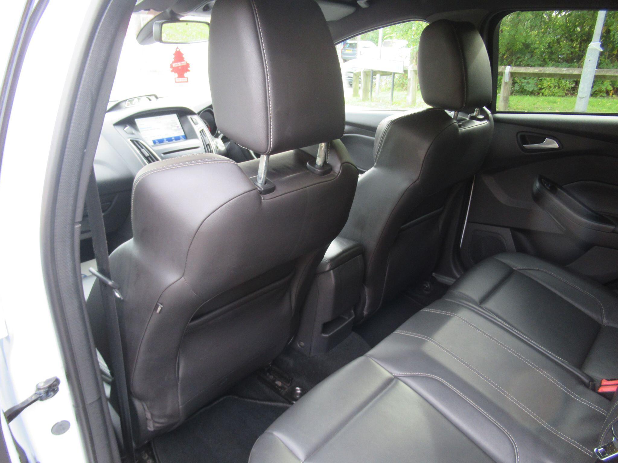 Ford Focus - Image 19