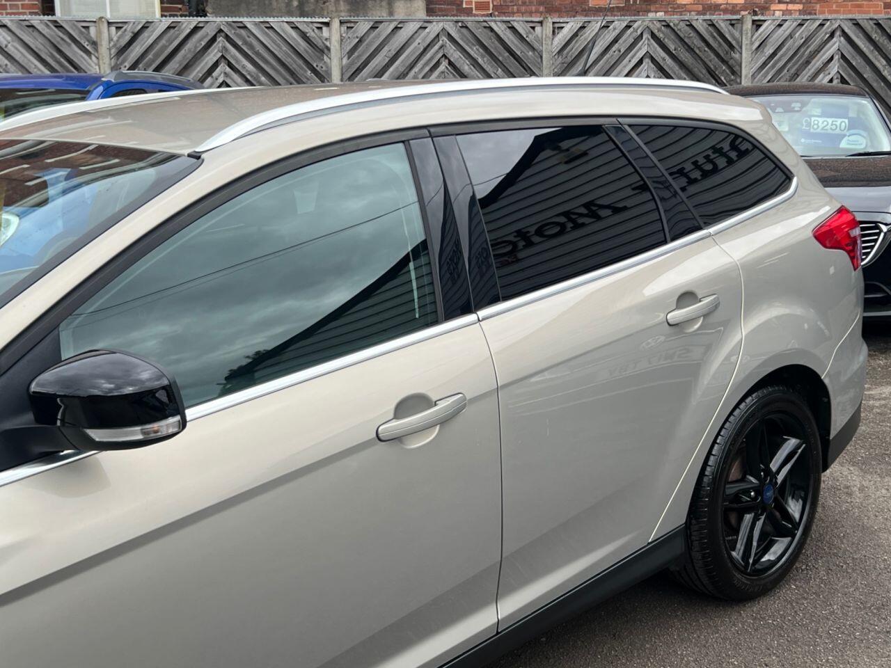 Ford Focus - Image 13