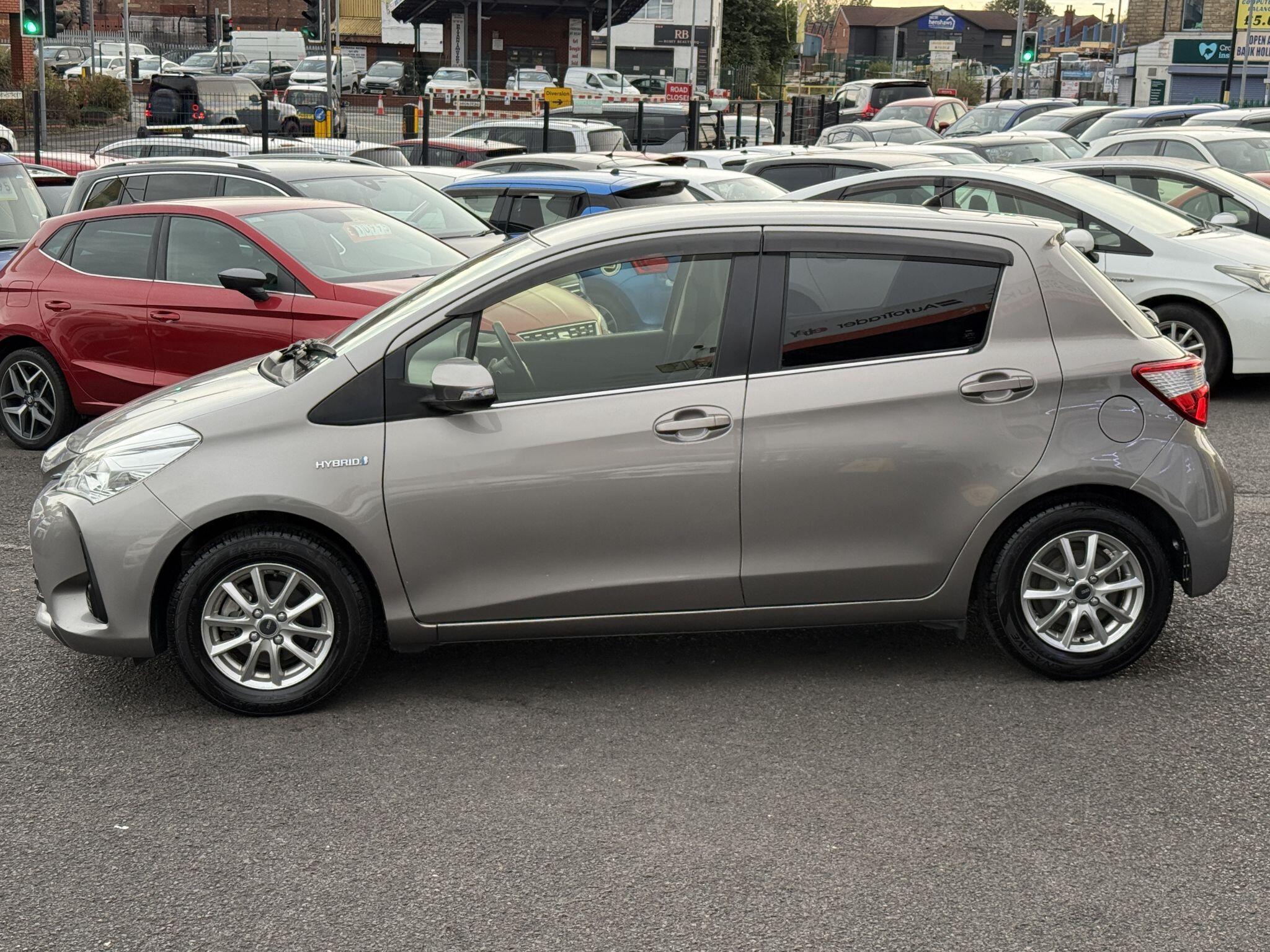 Toyota VITZ - Image 16