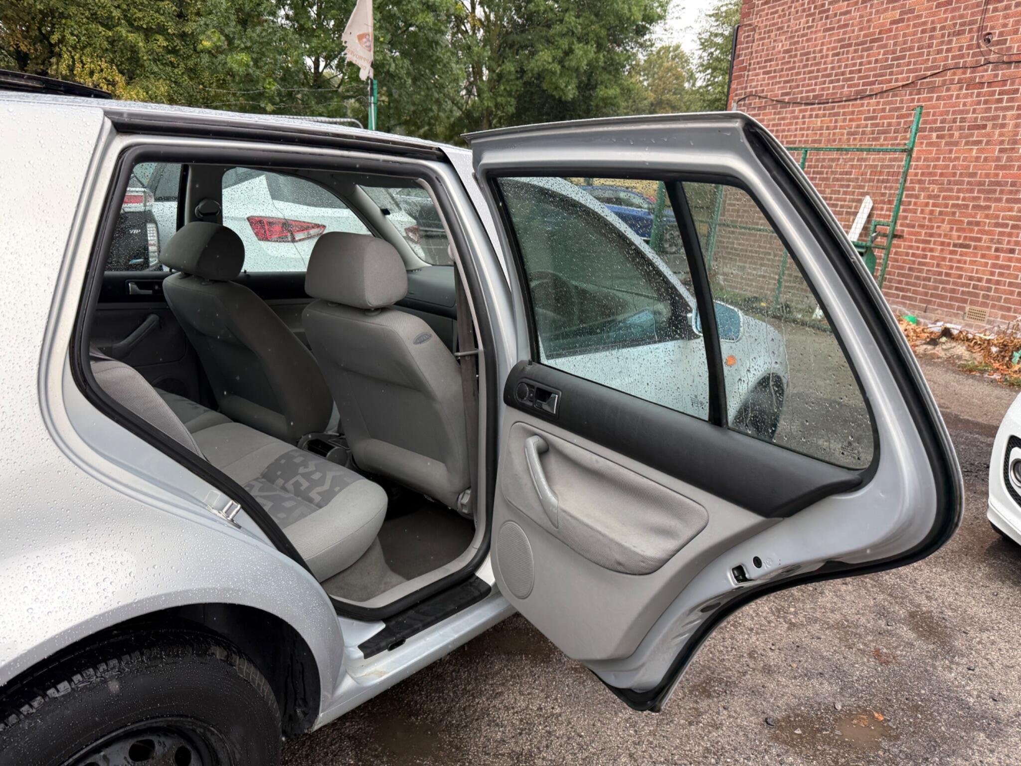 Volkswagen Golf - Image 19