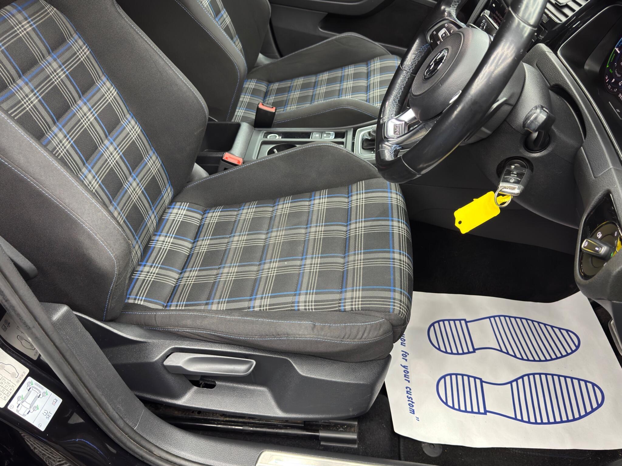 Volkswagen Golf - Image 13