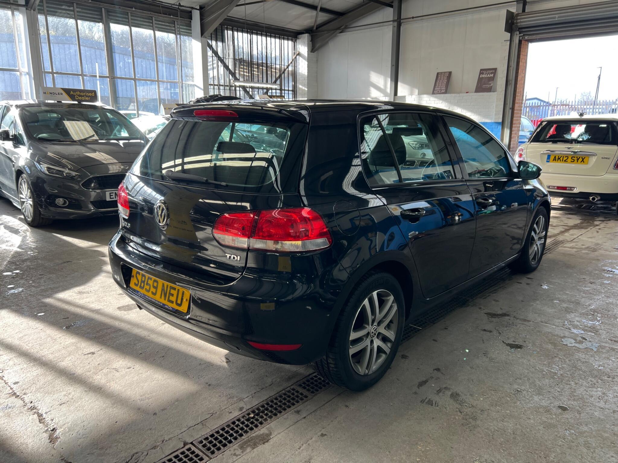 Volkswagen Golf - Image 13
