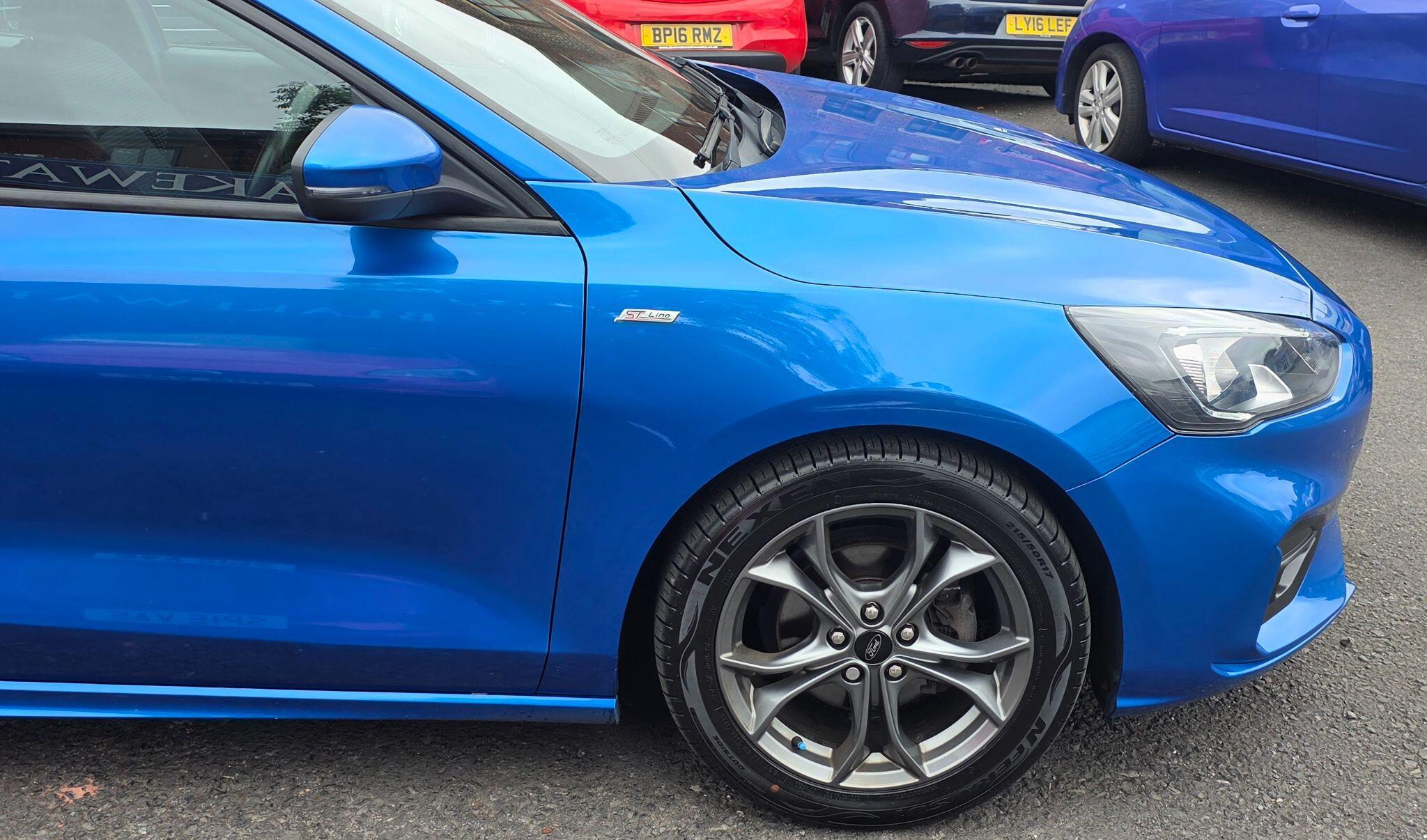 Ford Focus - Image 9