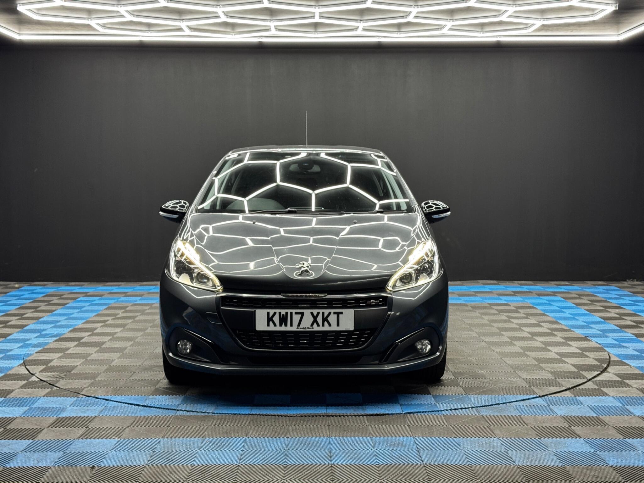 Peugeot 208 - Image 2