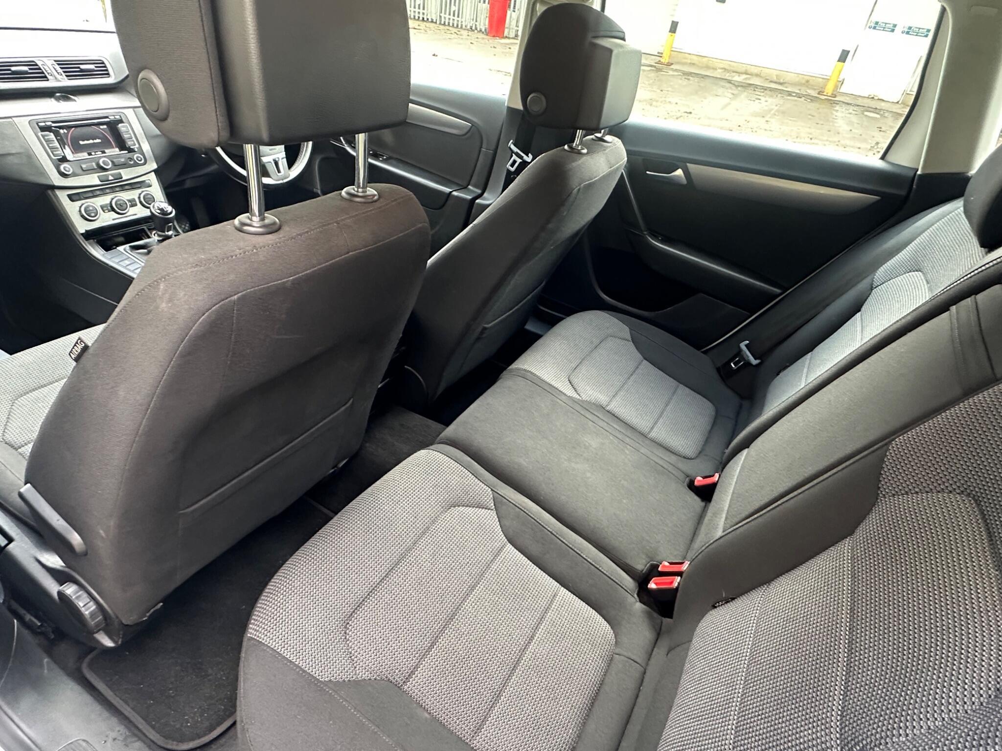 Volkswagen Passat - Image 35