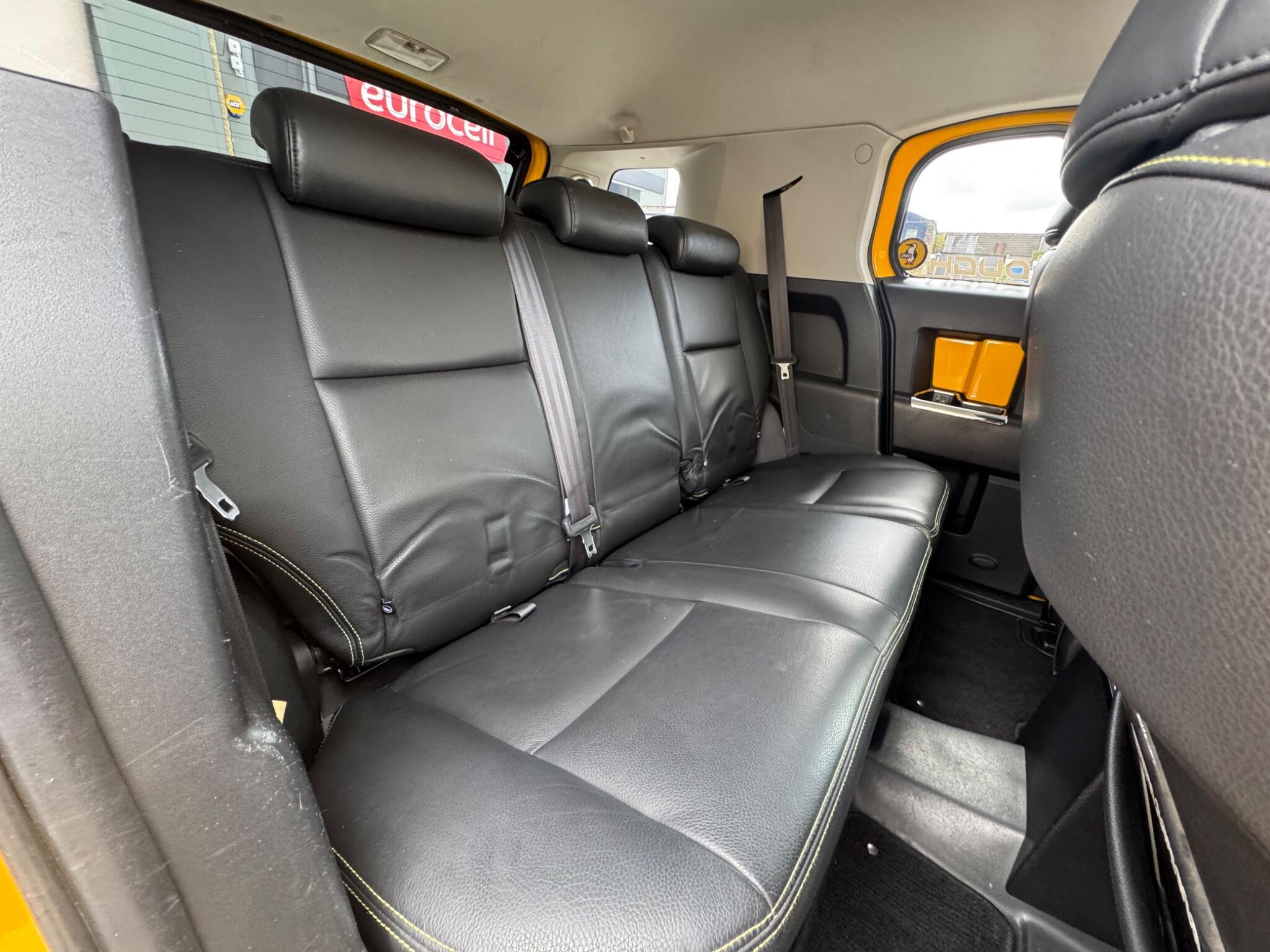 Toyota FJ CRUISER - Image 10