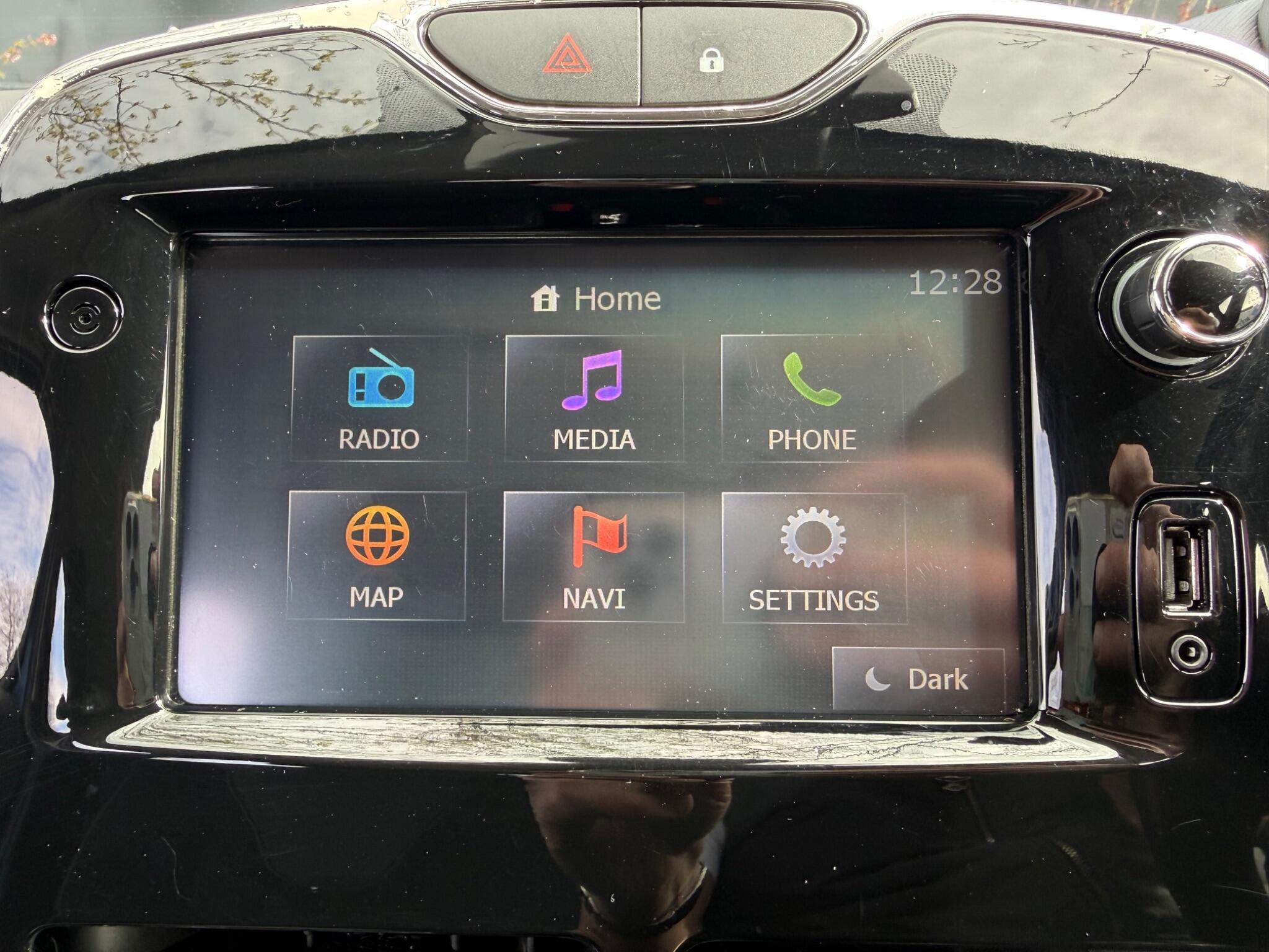 Renault Clio - Image 39