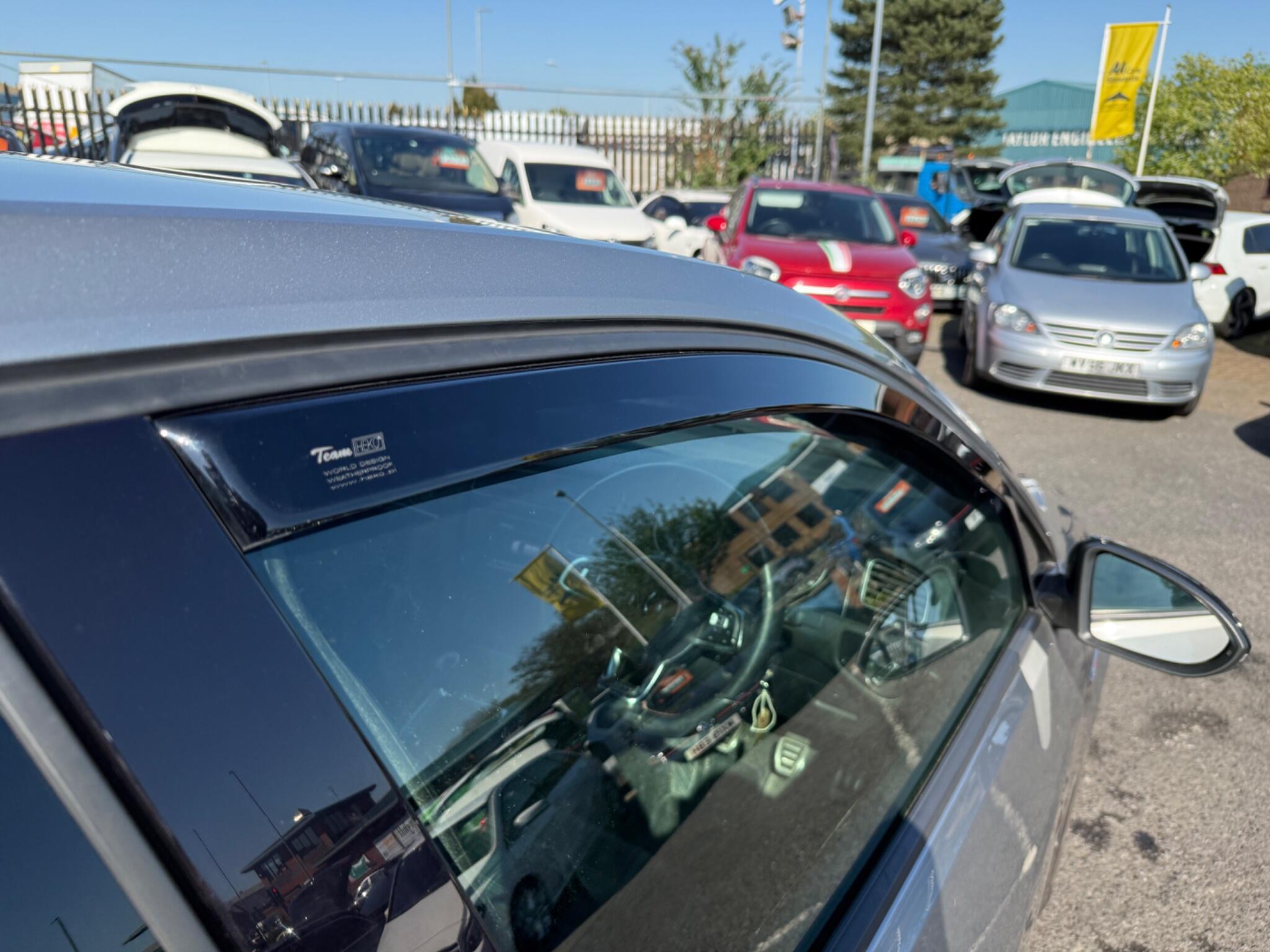 Volkswagen Golf - Image 9