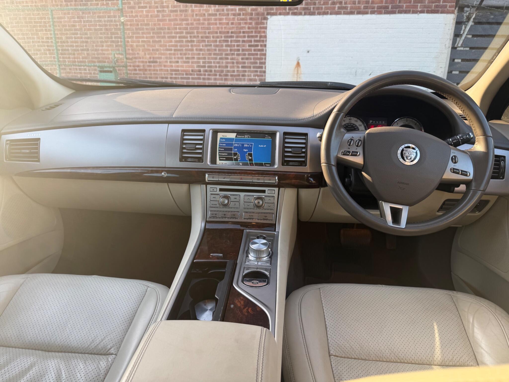 Jaguar XF - Image 17