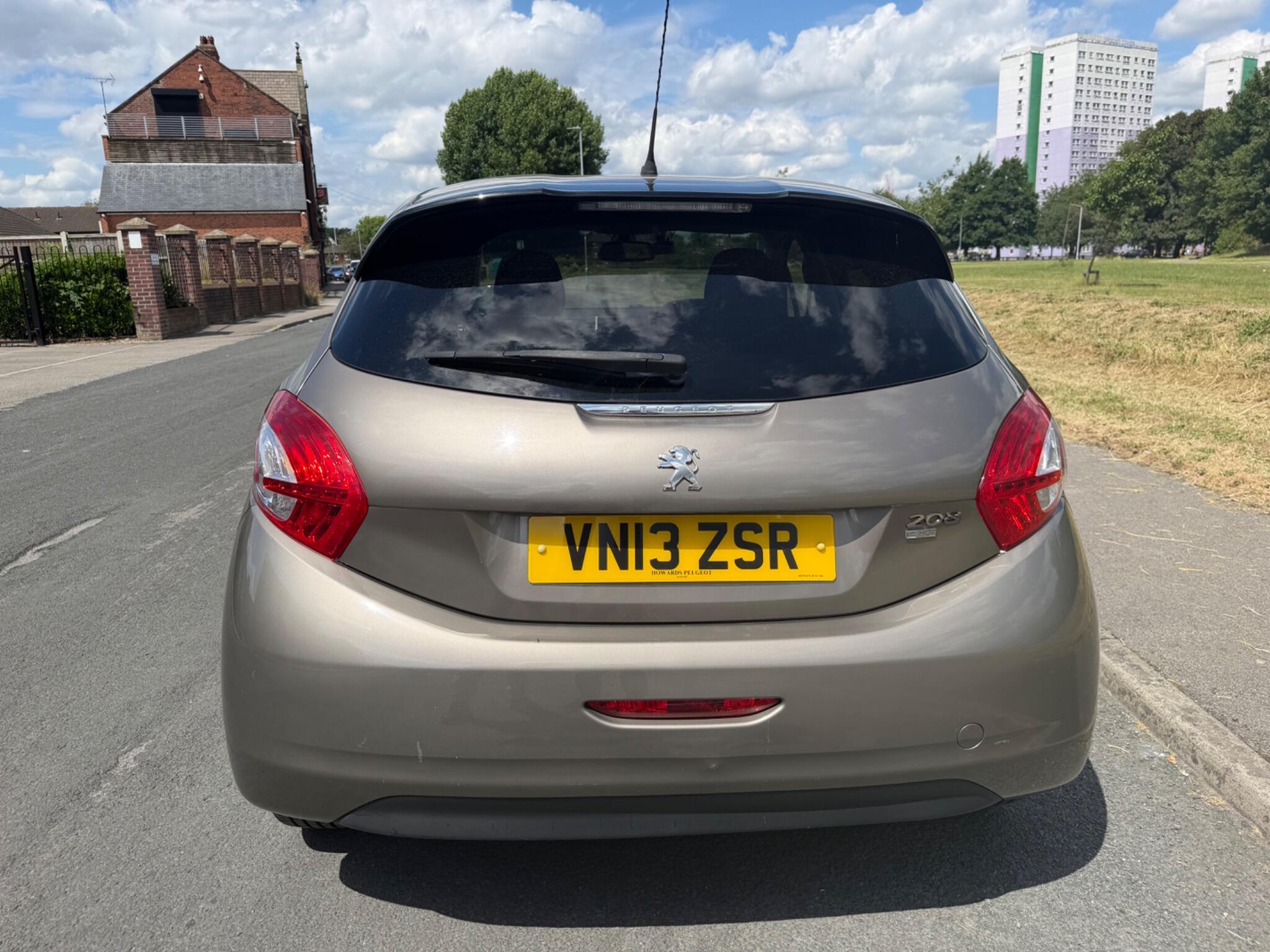 Peugeot 208 - Image 4