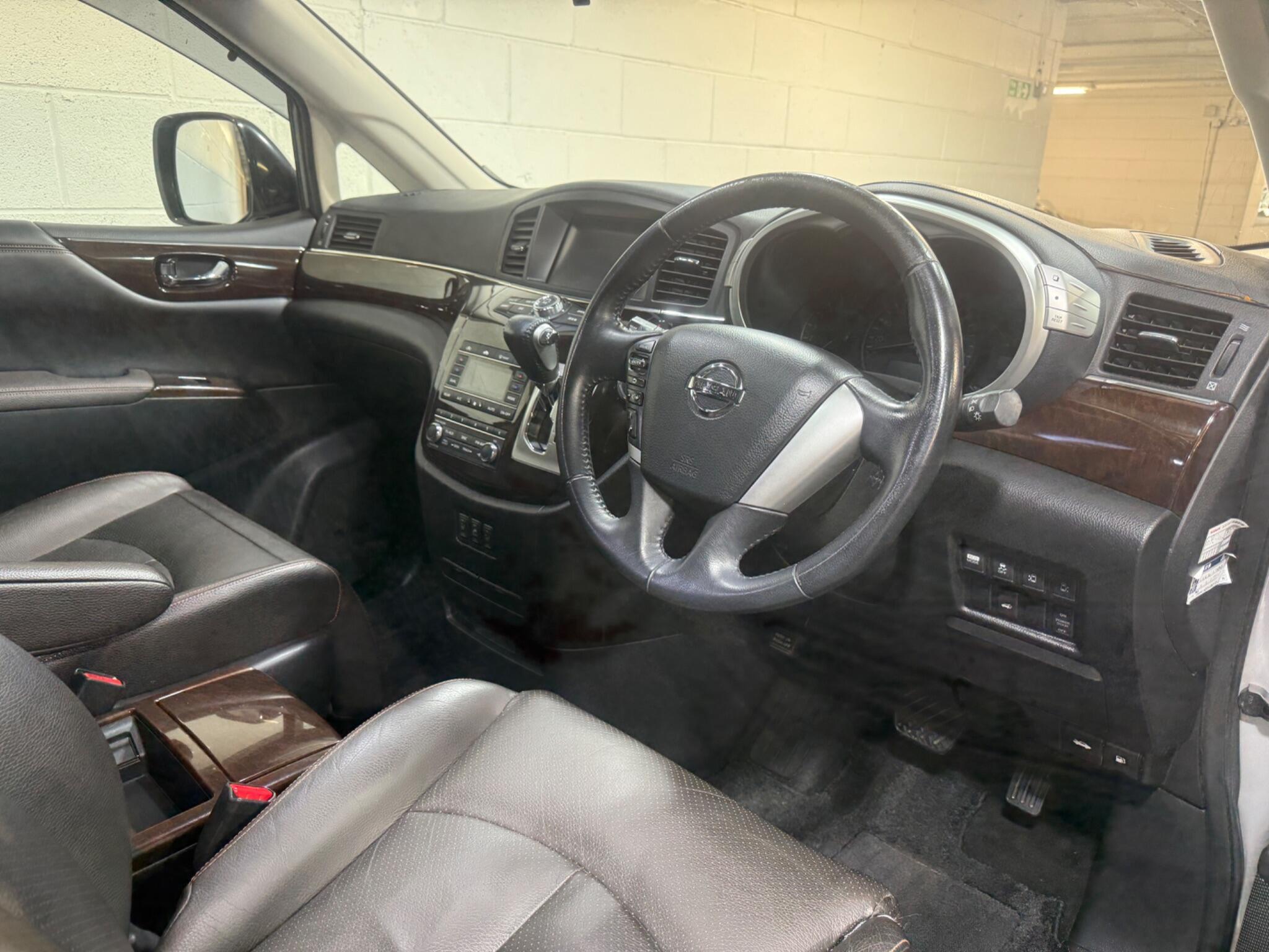 Nissan Elgrand - Image 10