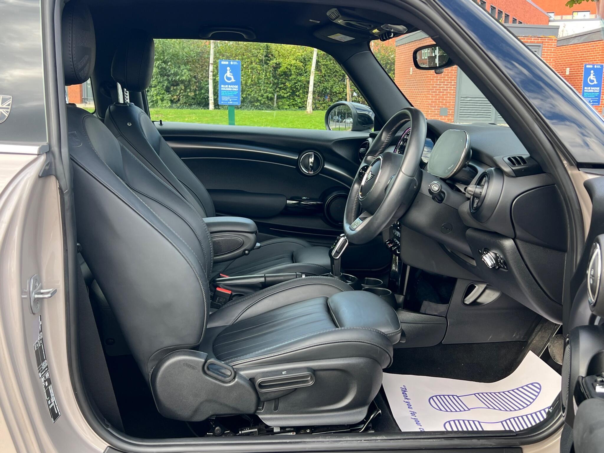 MINI Hatch - Image 13