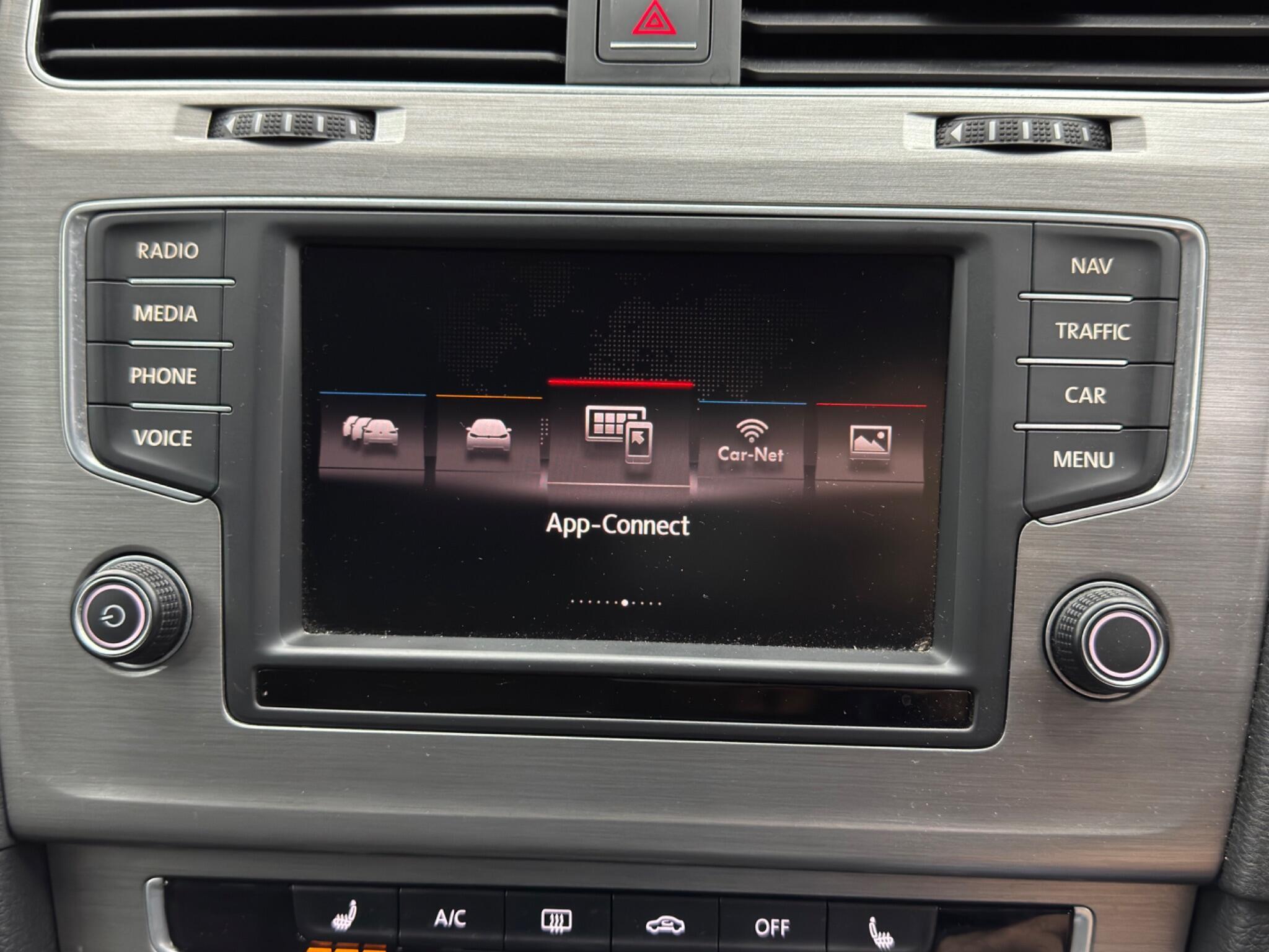 Volkswagen Golf - Image 30