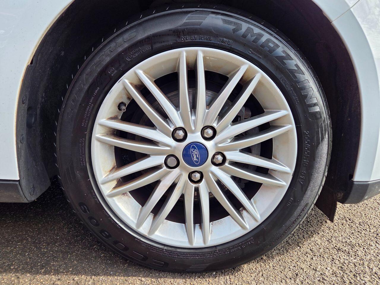 Ford Focus - Image 25