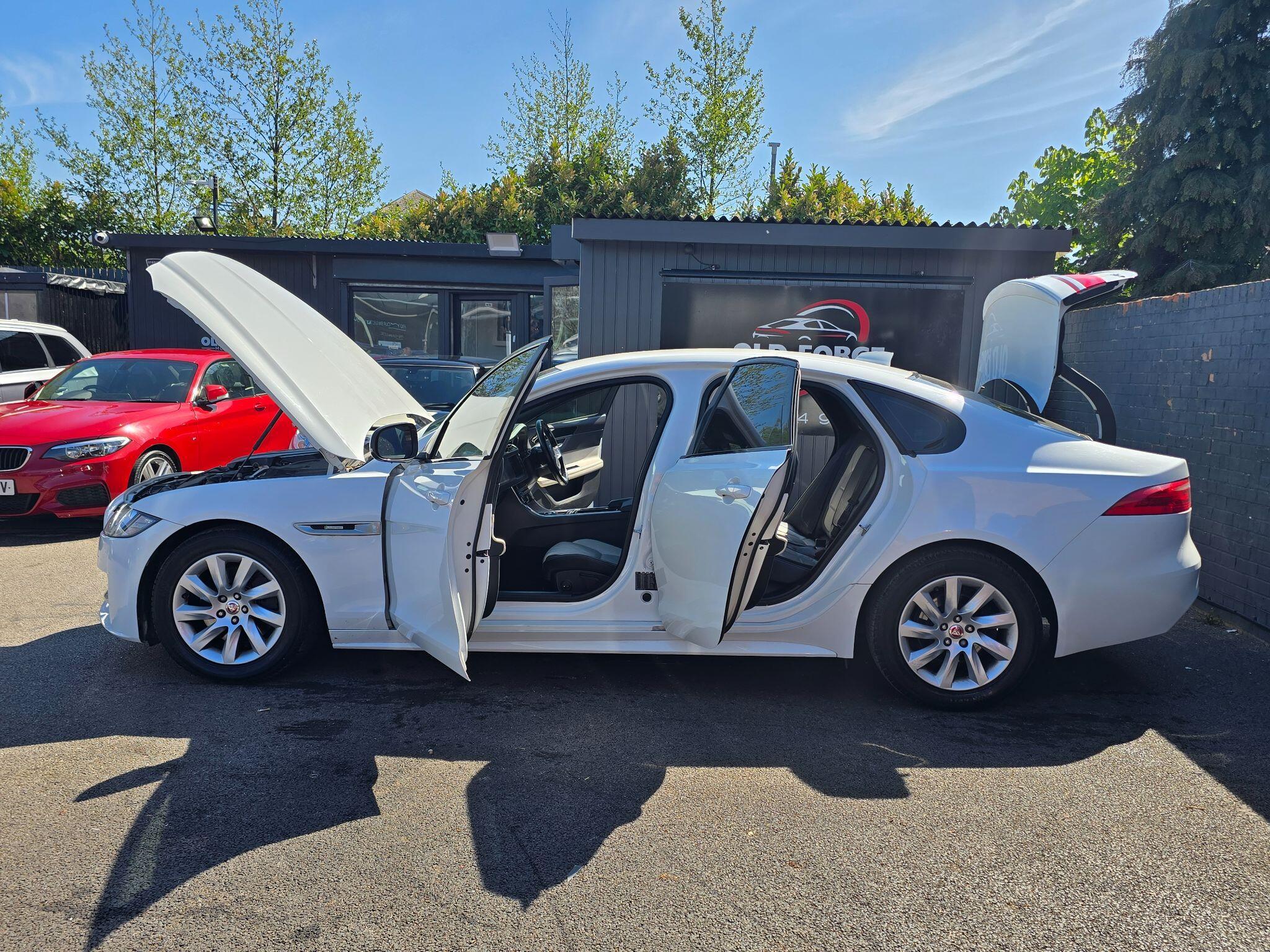 Jaguar XF - Image 14