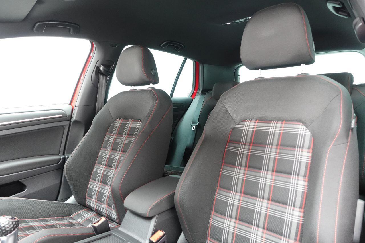 Volkswagen Golf - Image 18