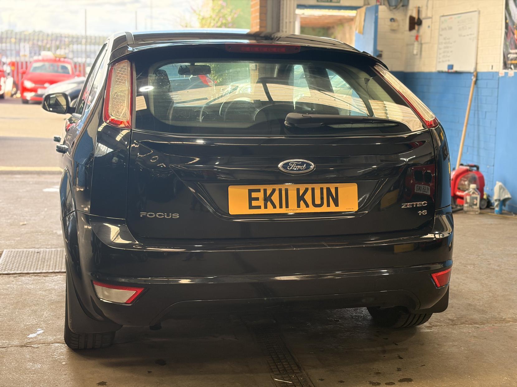 Ford Focus - Image 6