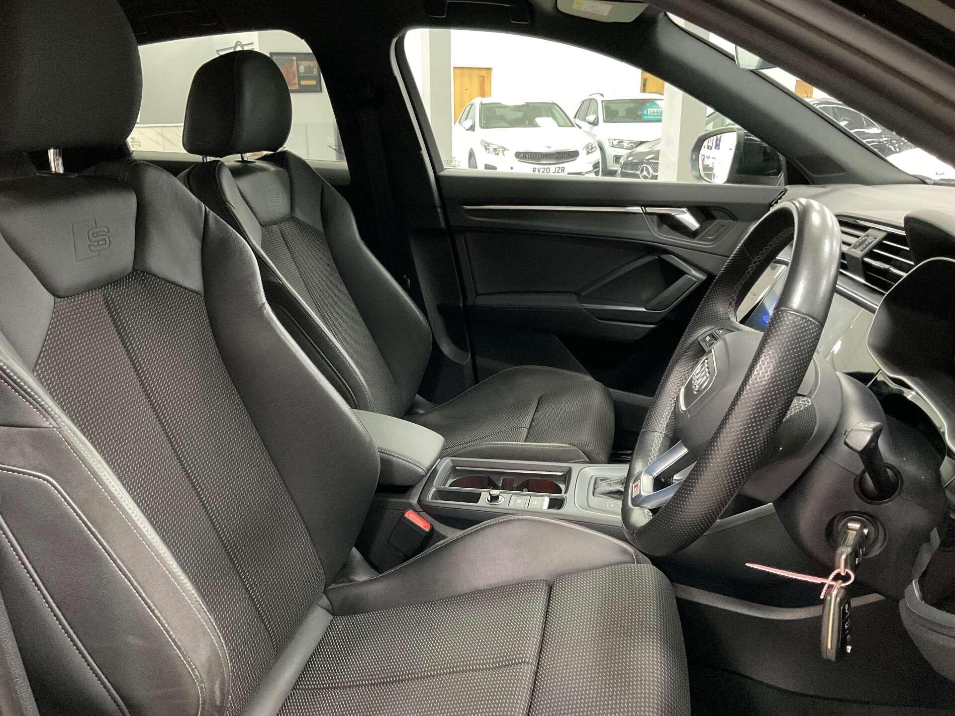 Audi Q3 - Image 10