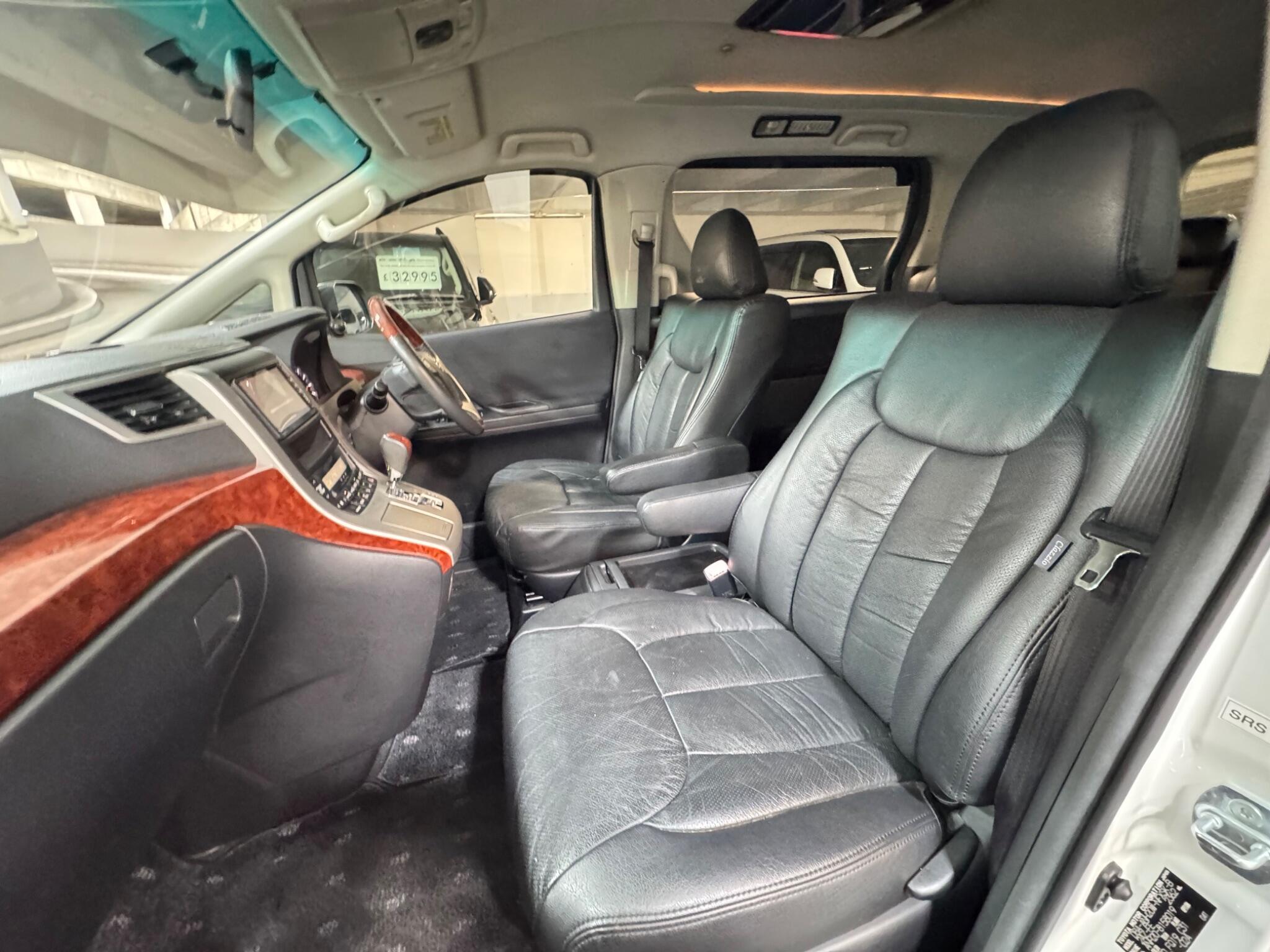 Toyota Vellfire - Image 10