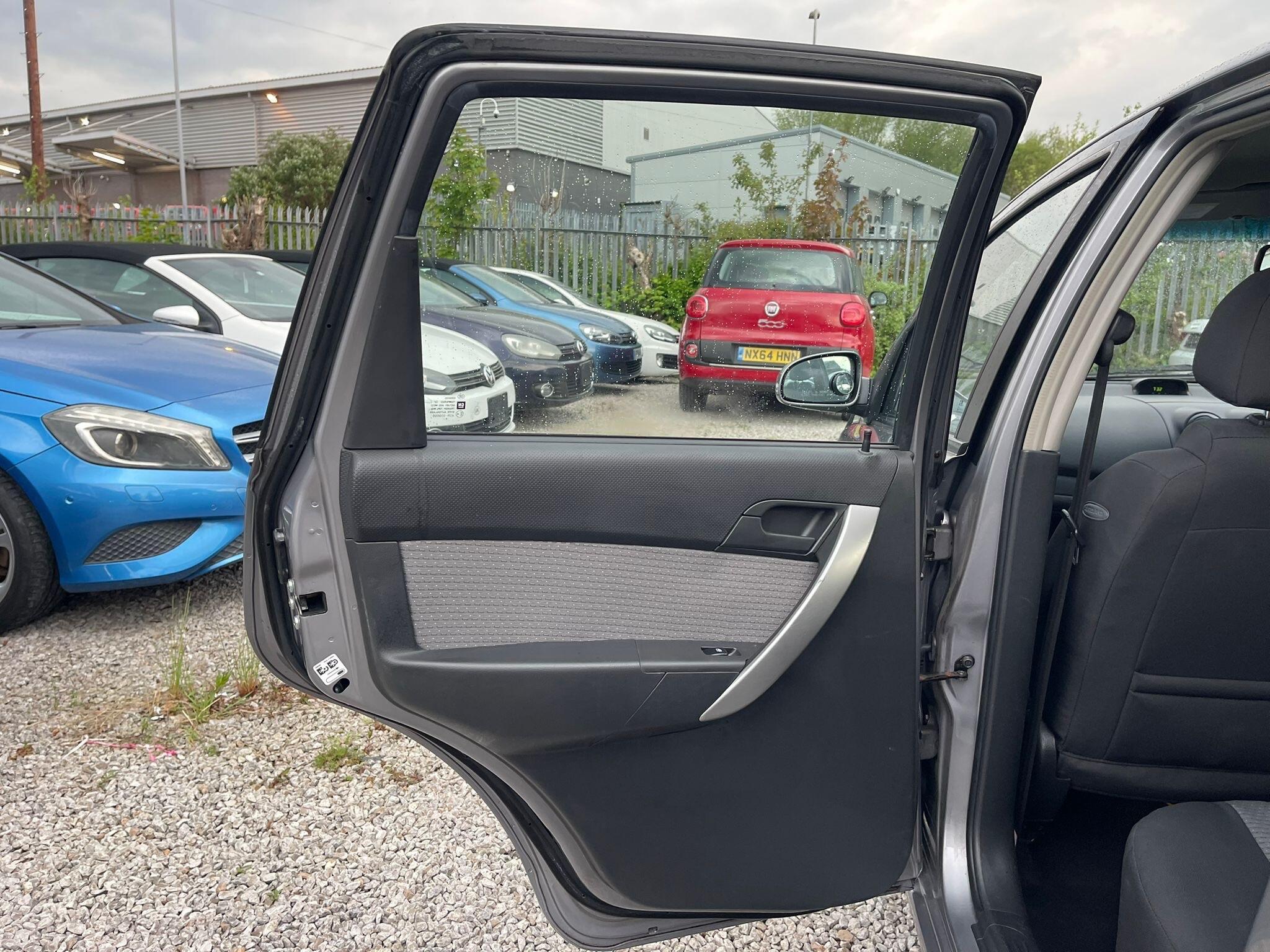Chevrolet Aveo - Image 15