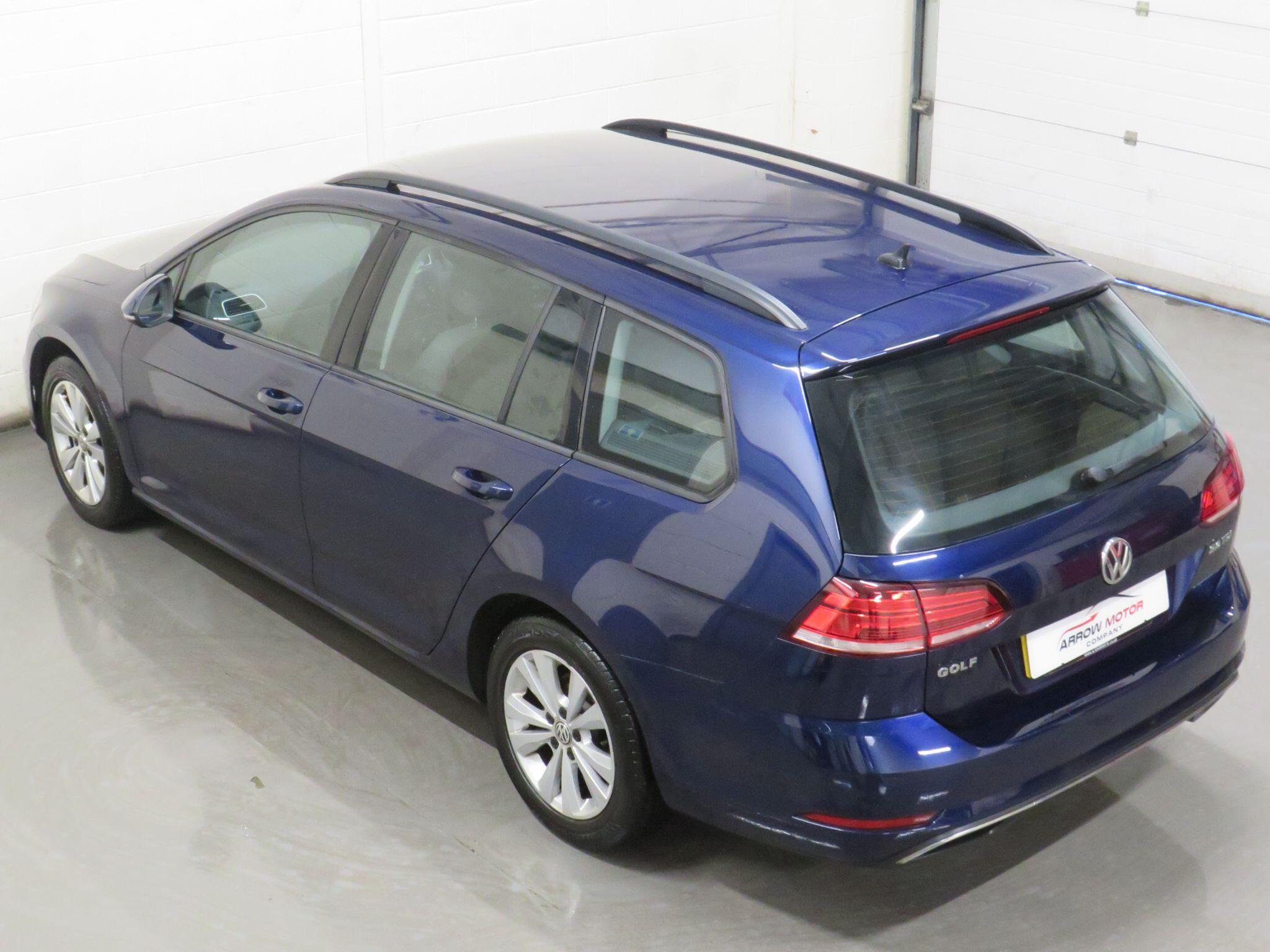 Volkswagen Golf - Image 10