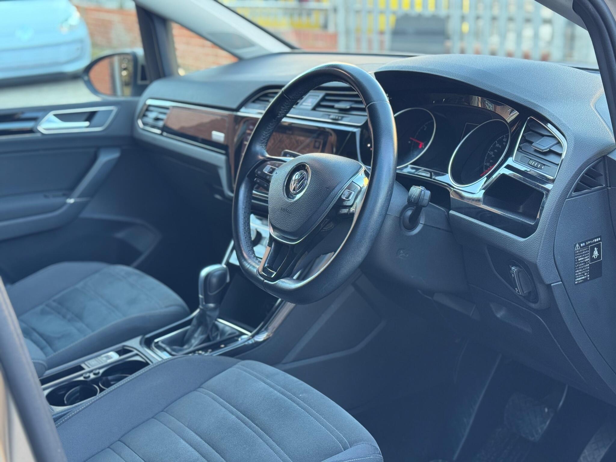 Volkswagen Touran - Image 26