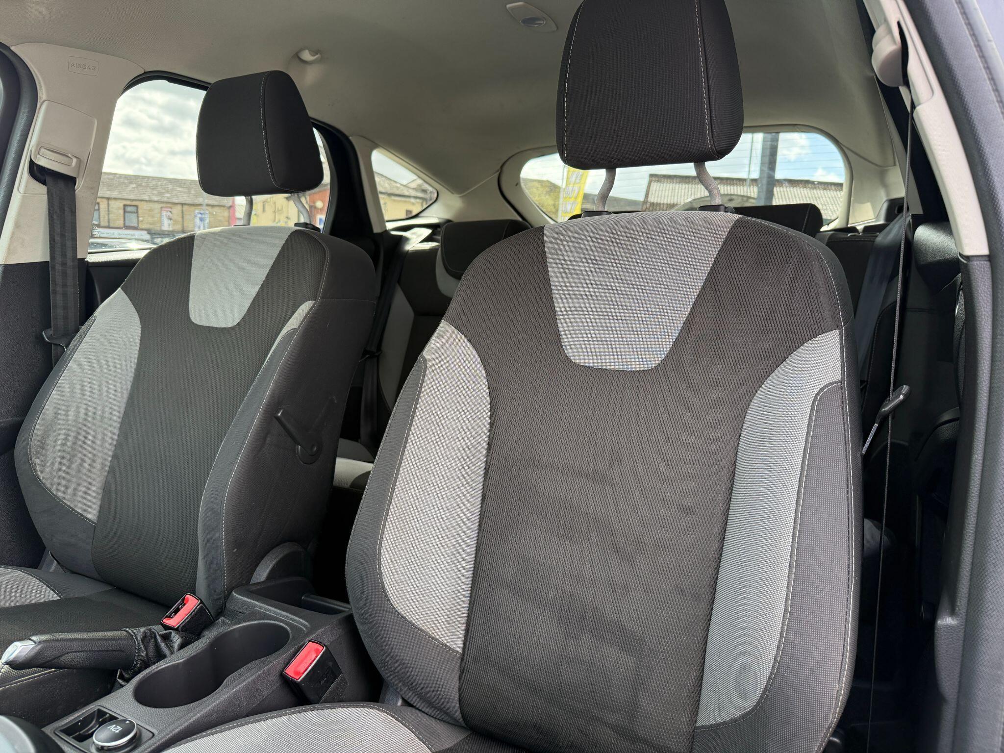 Ford Focus - Image 29